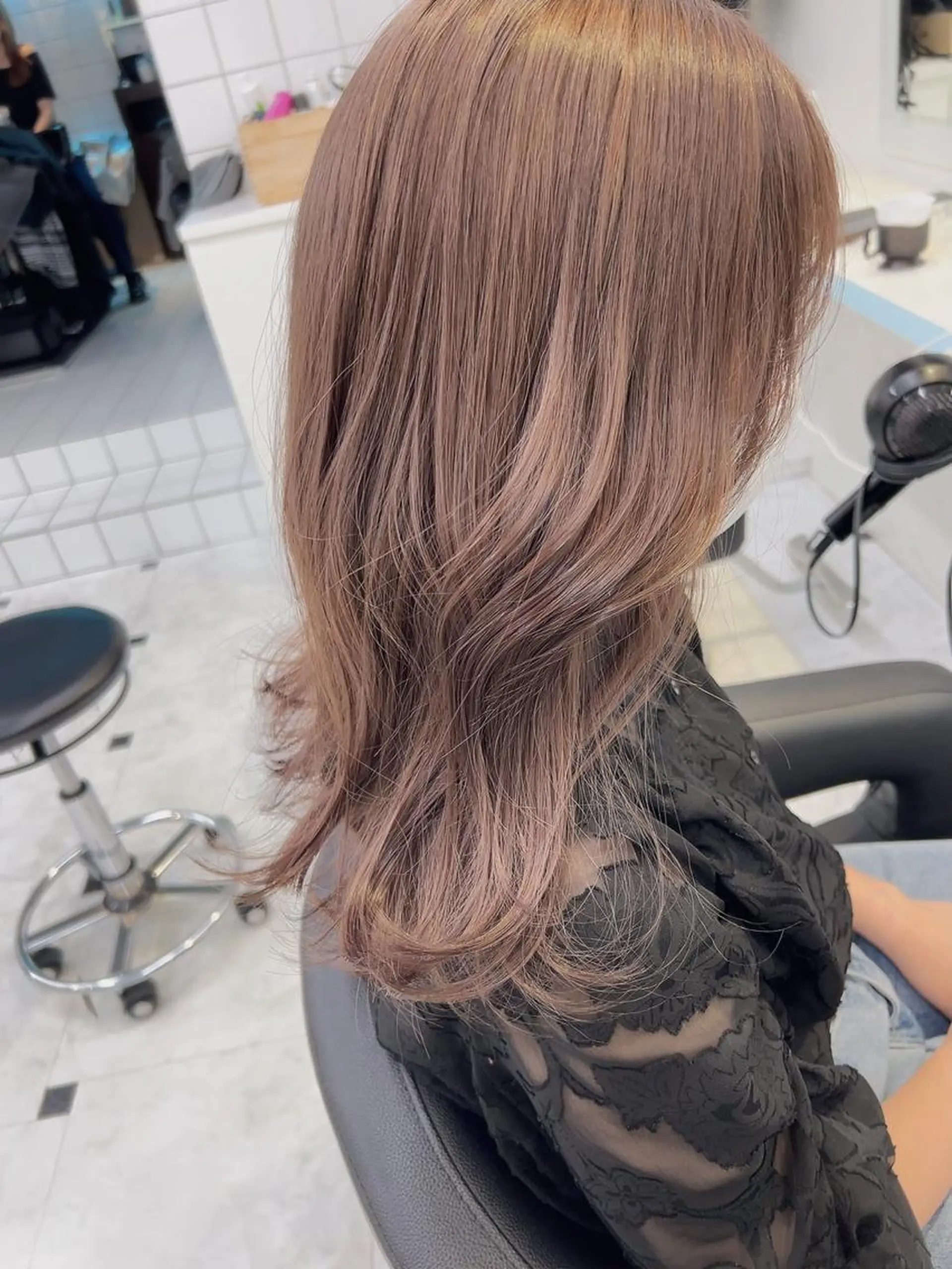 ミディアム カラー ブリーチ 透明感カラー ブリーチなしカラー ヘアカラー トリートメント ヘッドスパ 🥞ベージュ系カラー 【すずきりほ】🥞のヘアスタイル