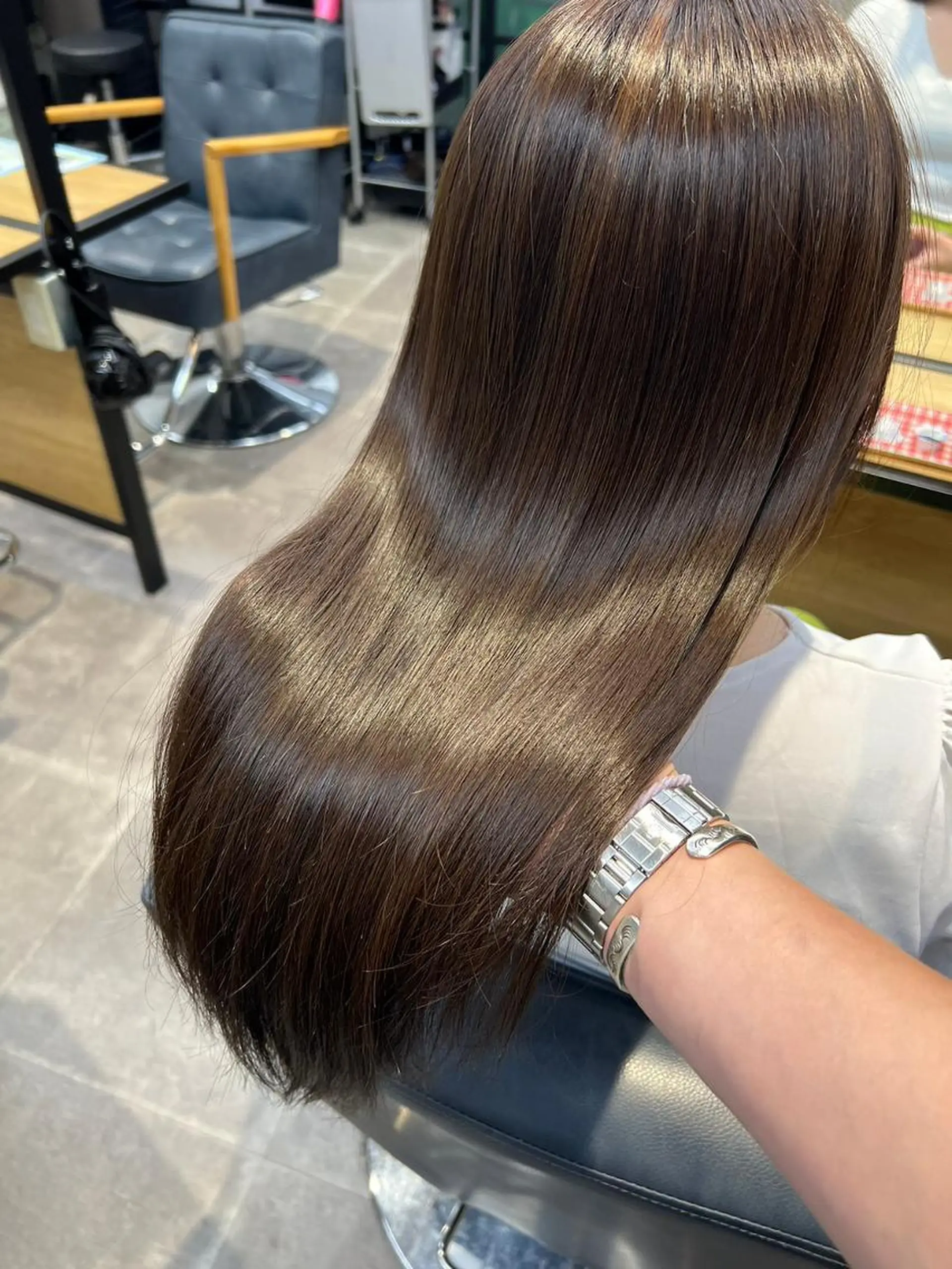 セミロング カラー パーマ ヘアアレンジ セミロングパーマ ベージュカラー ブリーチ ケアカラー イヤリングカラー カット トリートメント ヘッドスパ ヘアケア特化型サロン newi 京橋のヘアスタイル