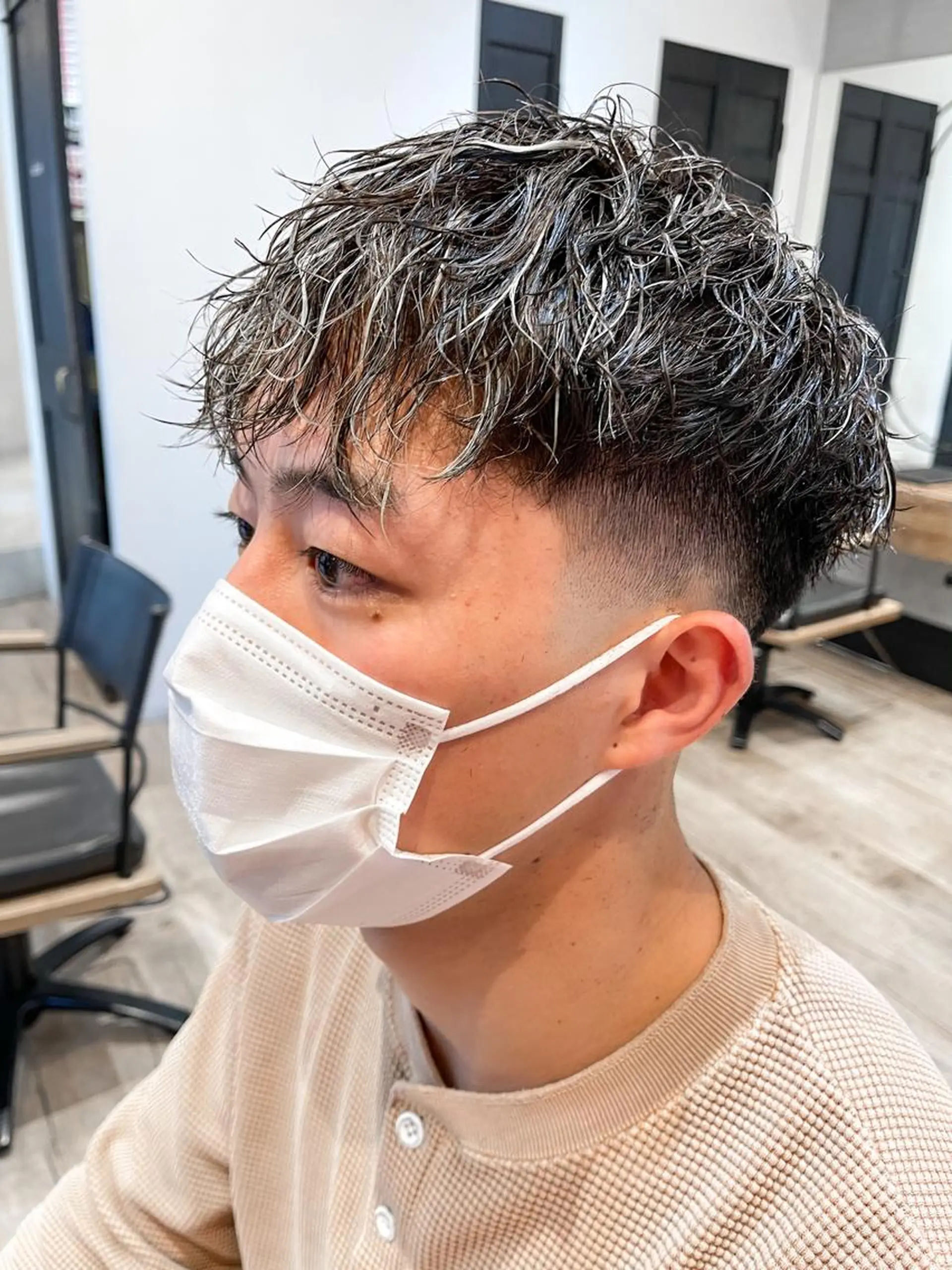 ショート パーマ メンズ フェードカット スキンフェード カット パーマ トリートメント ヘアセット lana hair 新宿 髪質改善トリートメント 新宿三丁目所属・新宿メンズパーマ TAKE曲がる縮毛のヘアスタイル