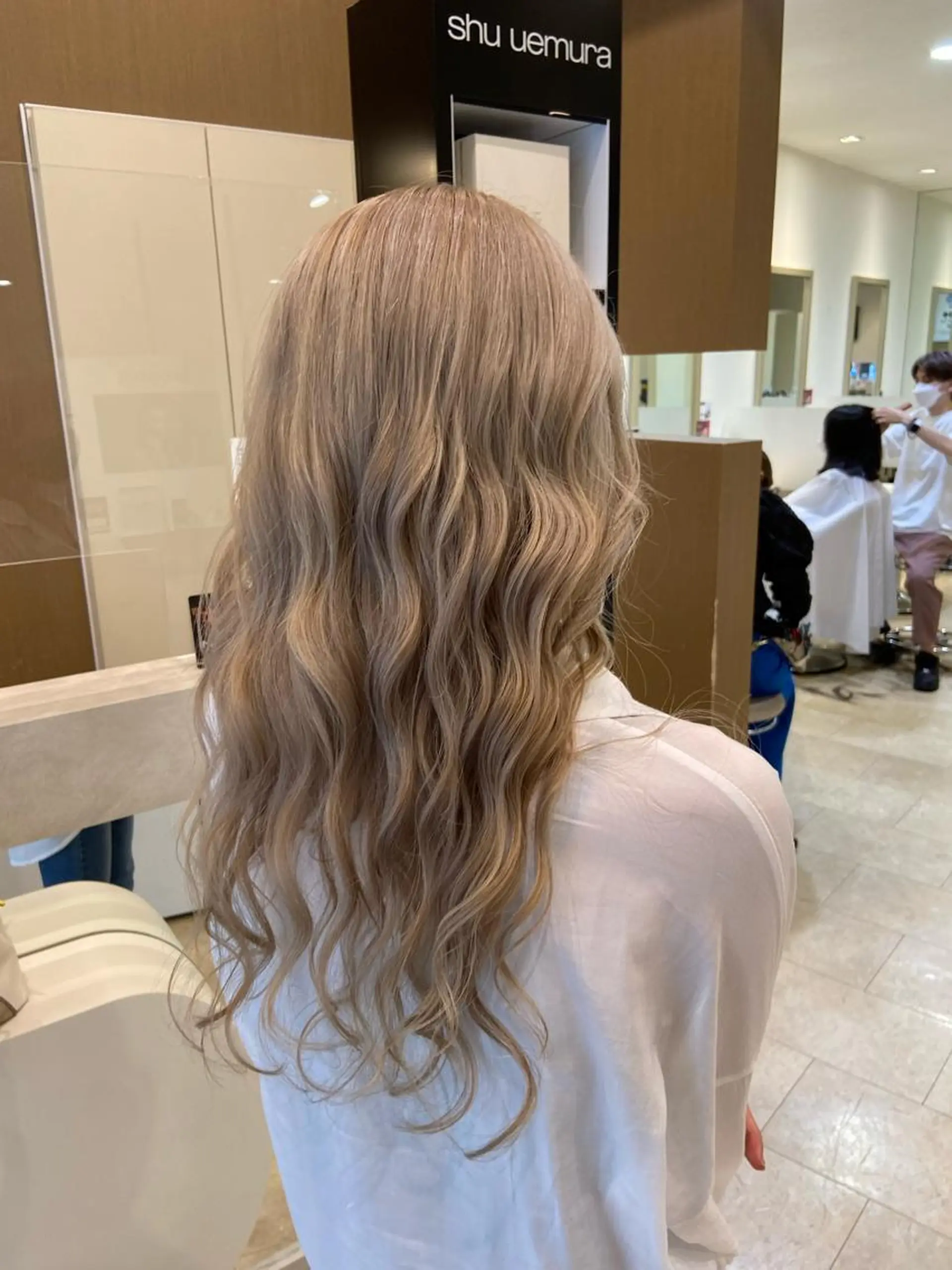 ロング ヘアカラー 淺谷 美紀のヘアスタイル