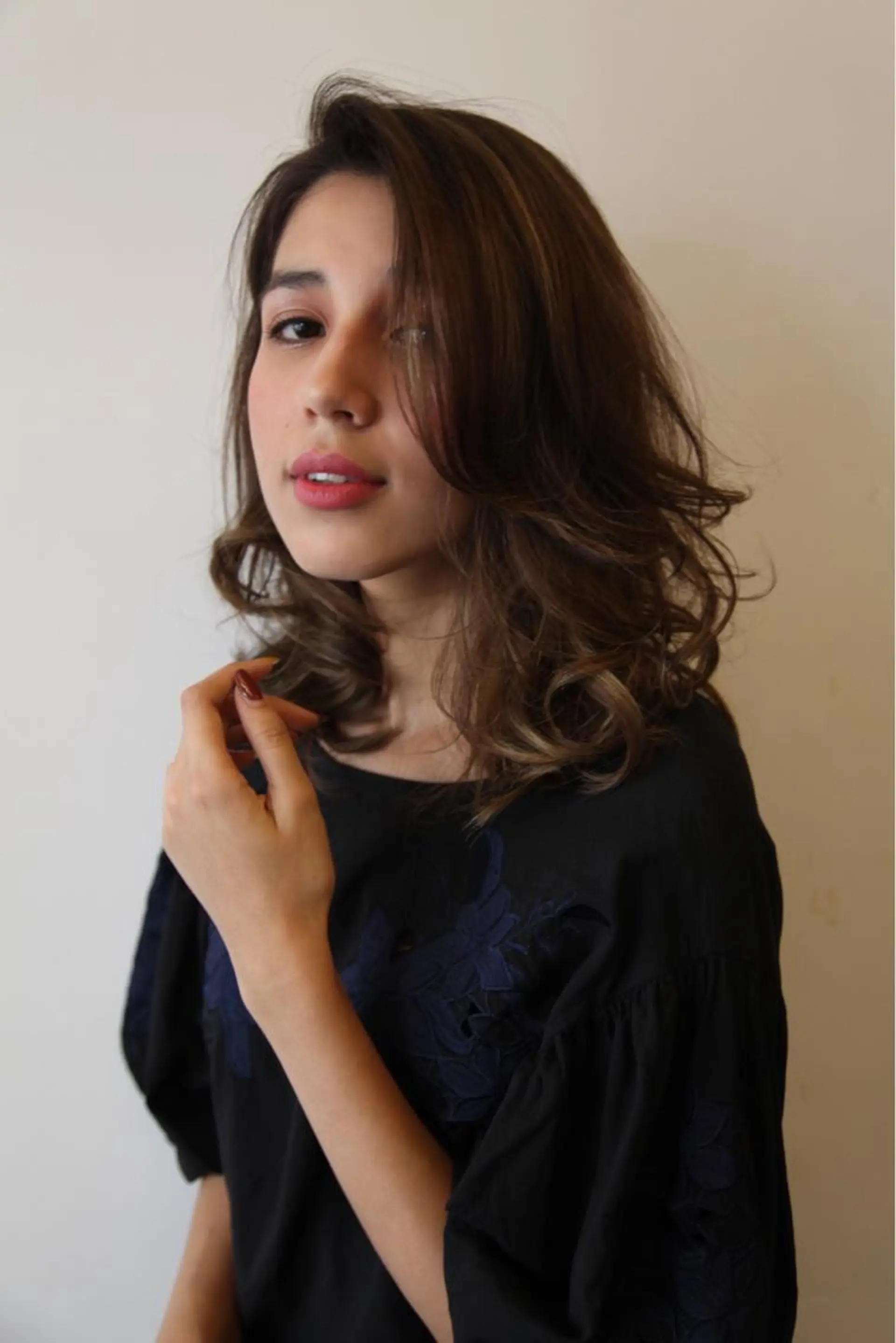 セミロング ハイライト 荒木 ユウのヘアスタイル