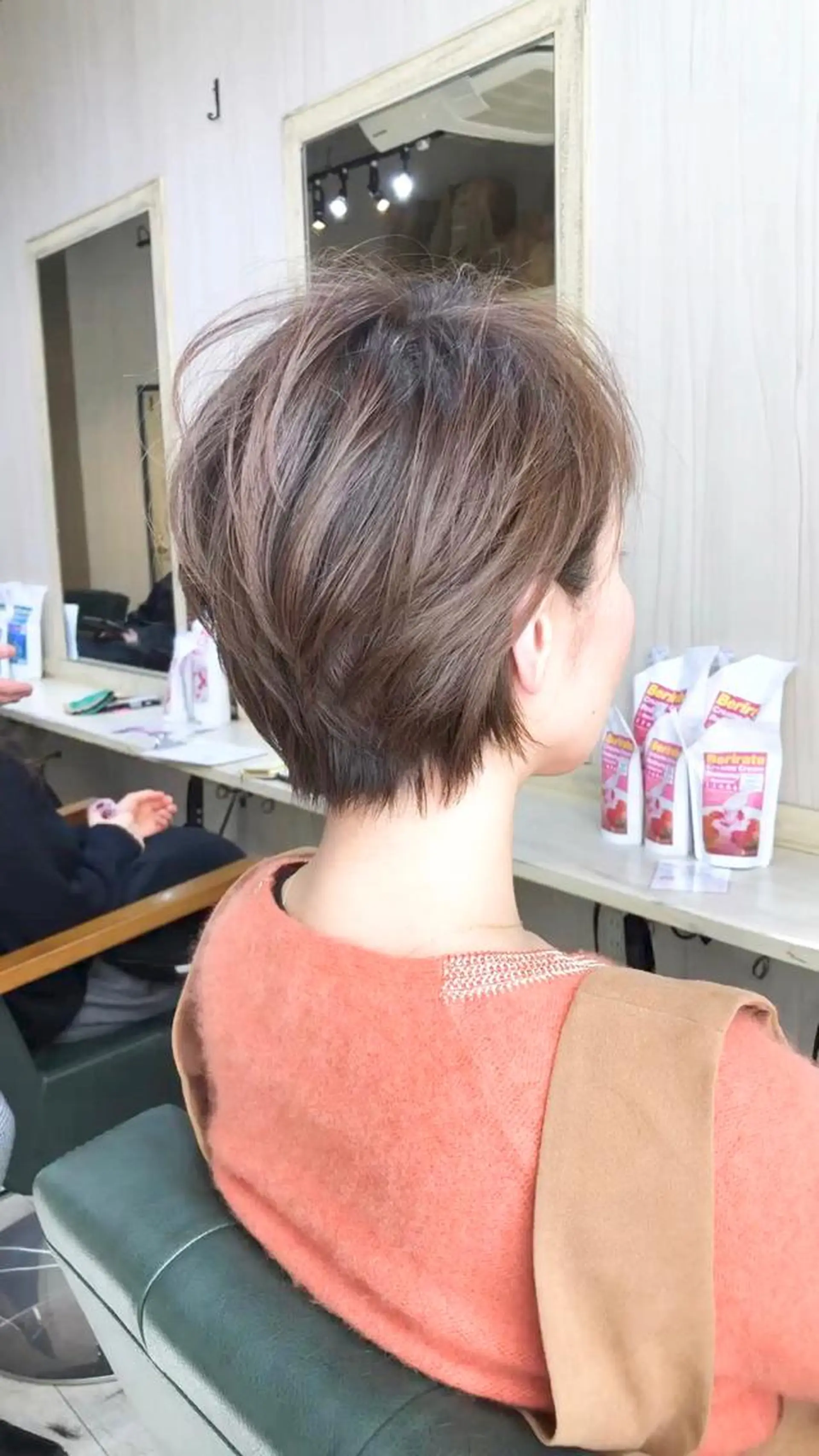 ショート 外国人風カラー ショートヘア ヘアーレスキューカプラ所属・坂 直樹のヘアスタイル