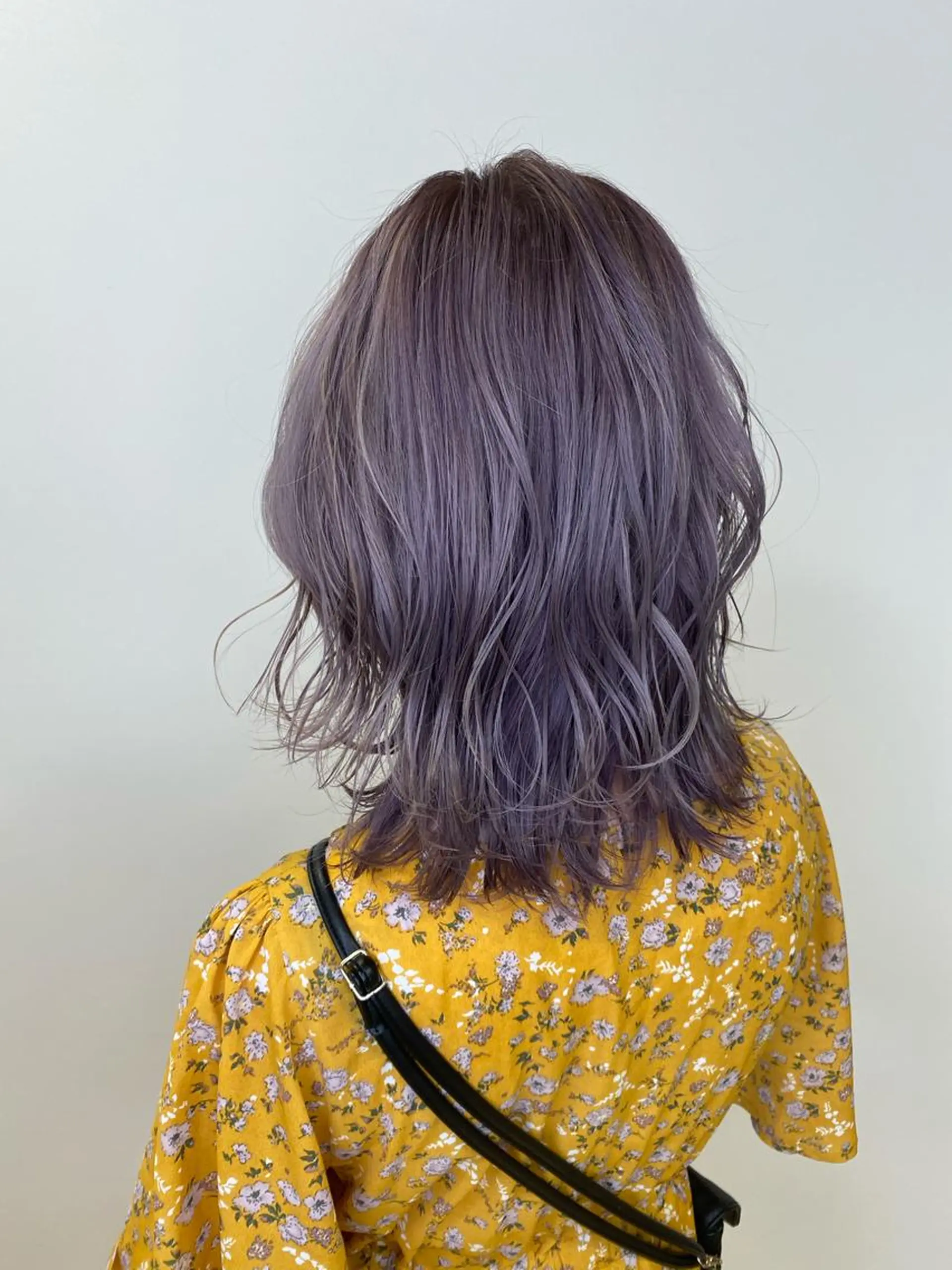 ミディアム カラー ヘアアレンジ アッシュ 透明感カラー ハイライトカラー ラベンダーカラー ラベンダーアッシュ ヘアカラー ヘッドスパ narumi🧸のヘアスタイル