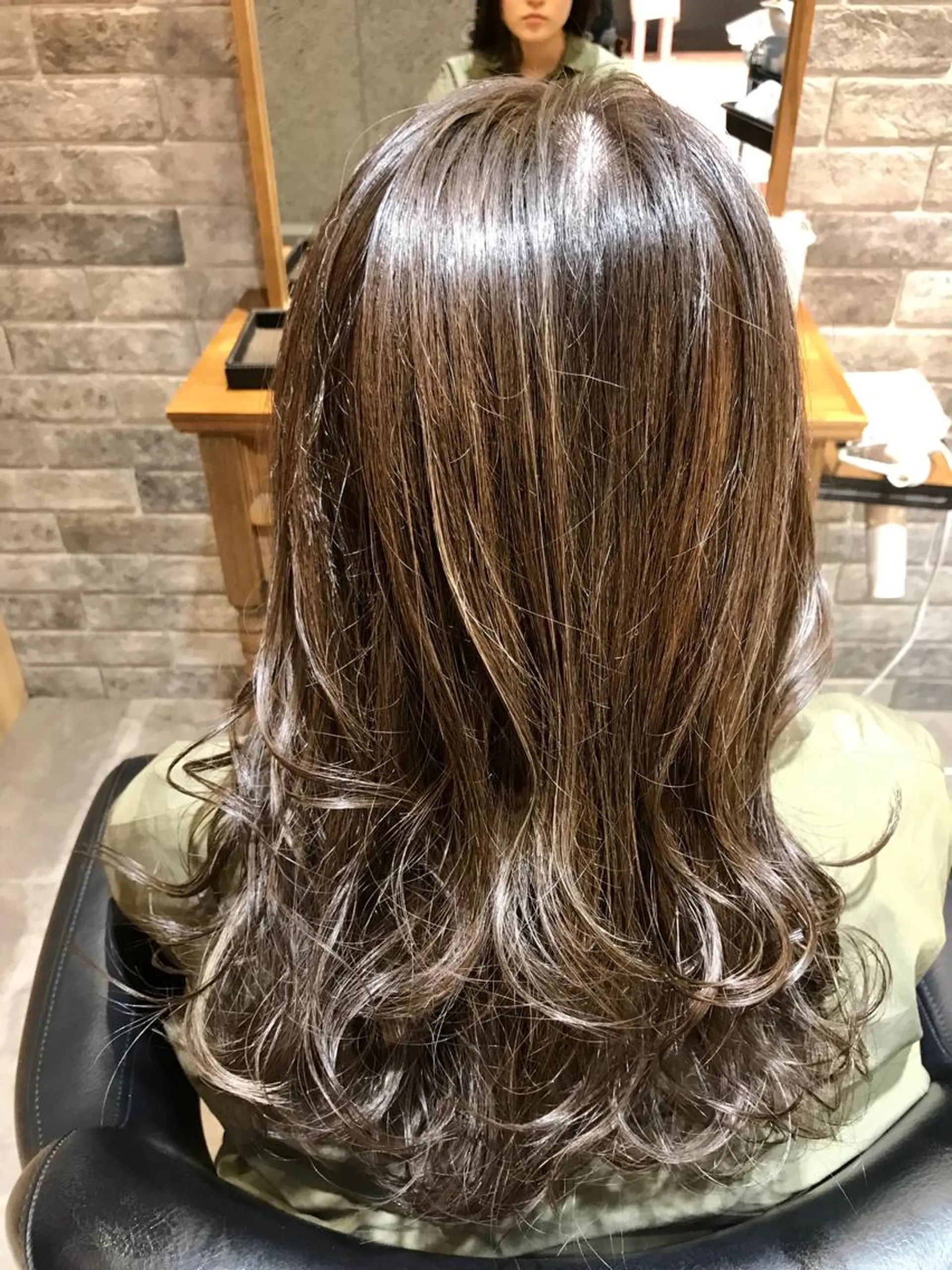 ミディアム ハイライト カット ヘアカラー トリートメント 所渉/韓国レイヤー /ウルフカットのヘアスタイル