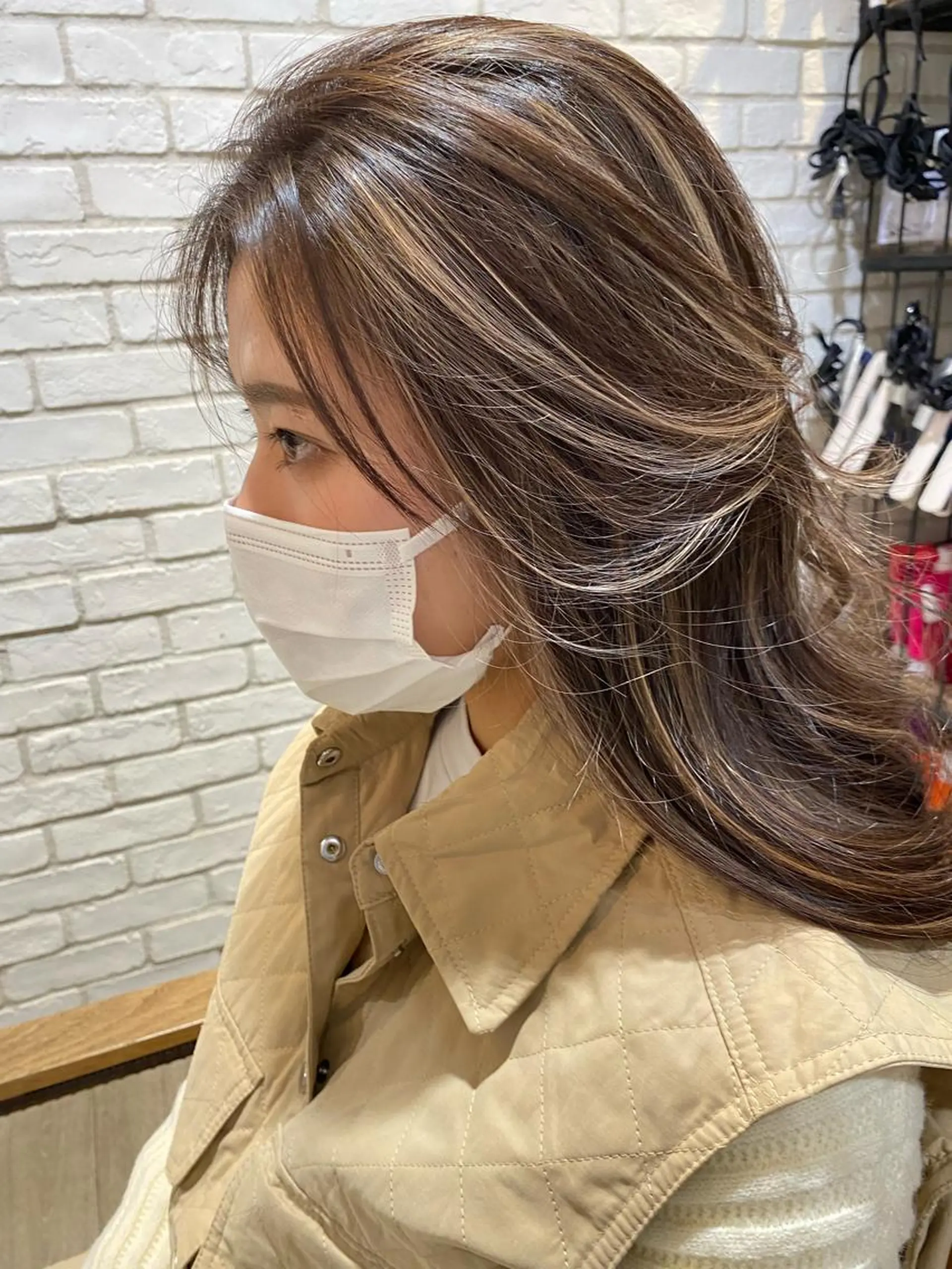 ロング カラー パーマ ベージュカラー グレージュ ハイライトカラー ハイライト ストレートパーマ 安部 真輝のヘアスタイル