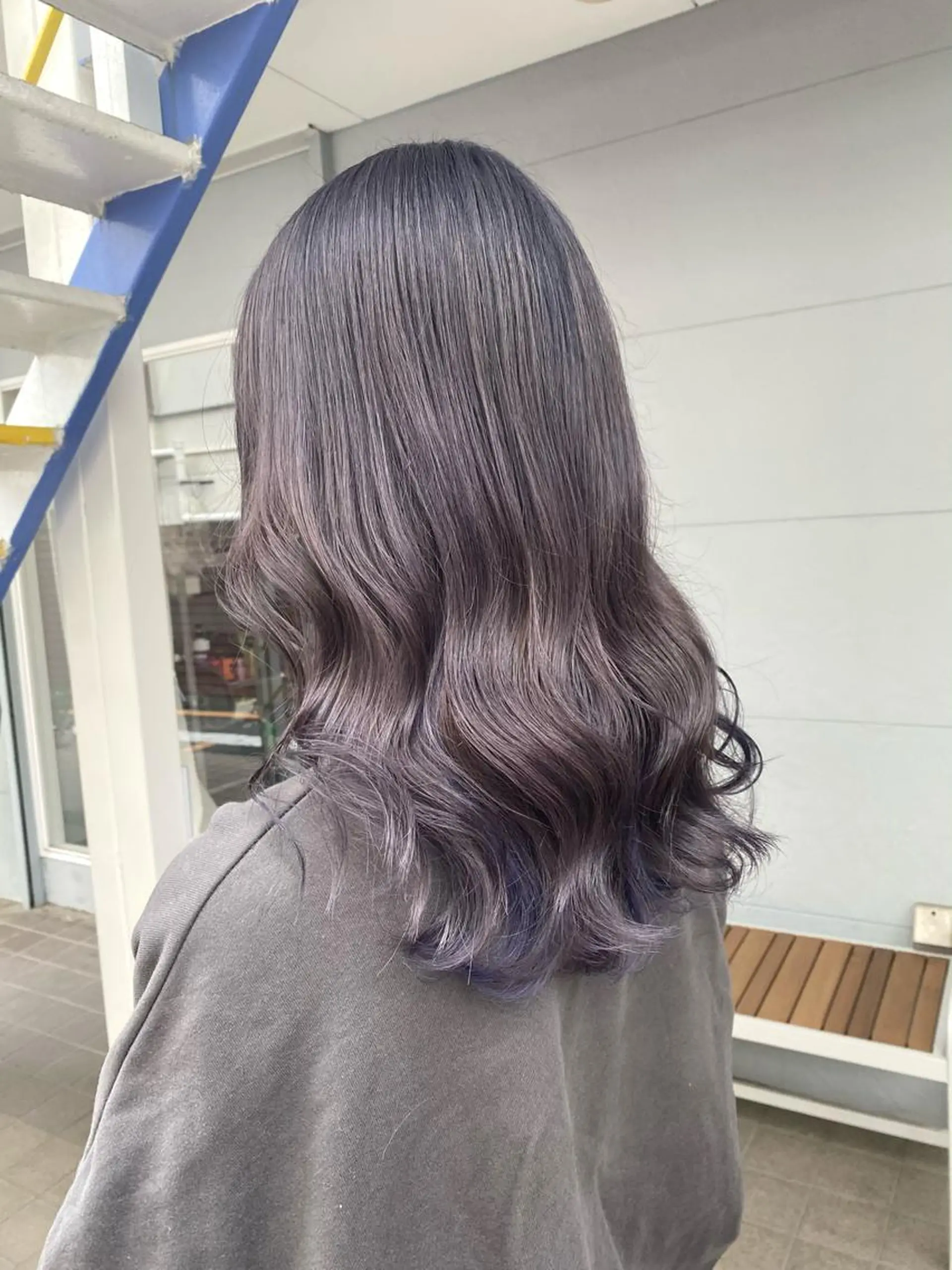 ミディアム カラー ヘアアレンジ ブルーカラー ブルーバイオレット シルバー バイオレットカラー ヘアカラー トリートメント lani 天神大名/ブリーチのヘアスタイル