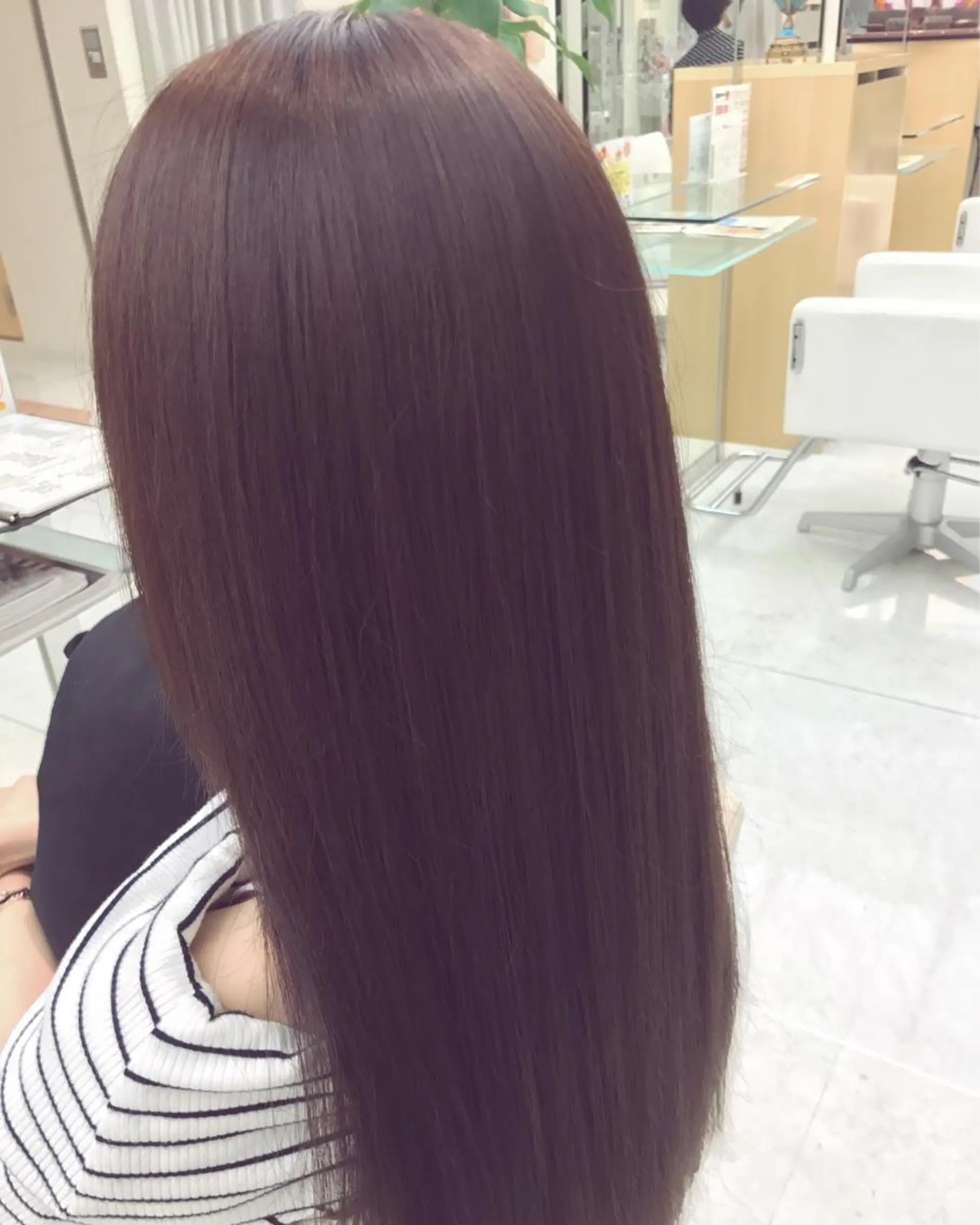 ロング カラー ブラウンカラー バイオレットカラー バイオレットブラウン AILEE所属・ウルフカット レイヤーカット上柿のヘアスタイル