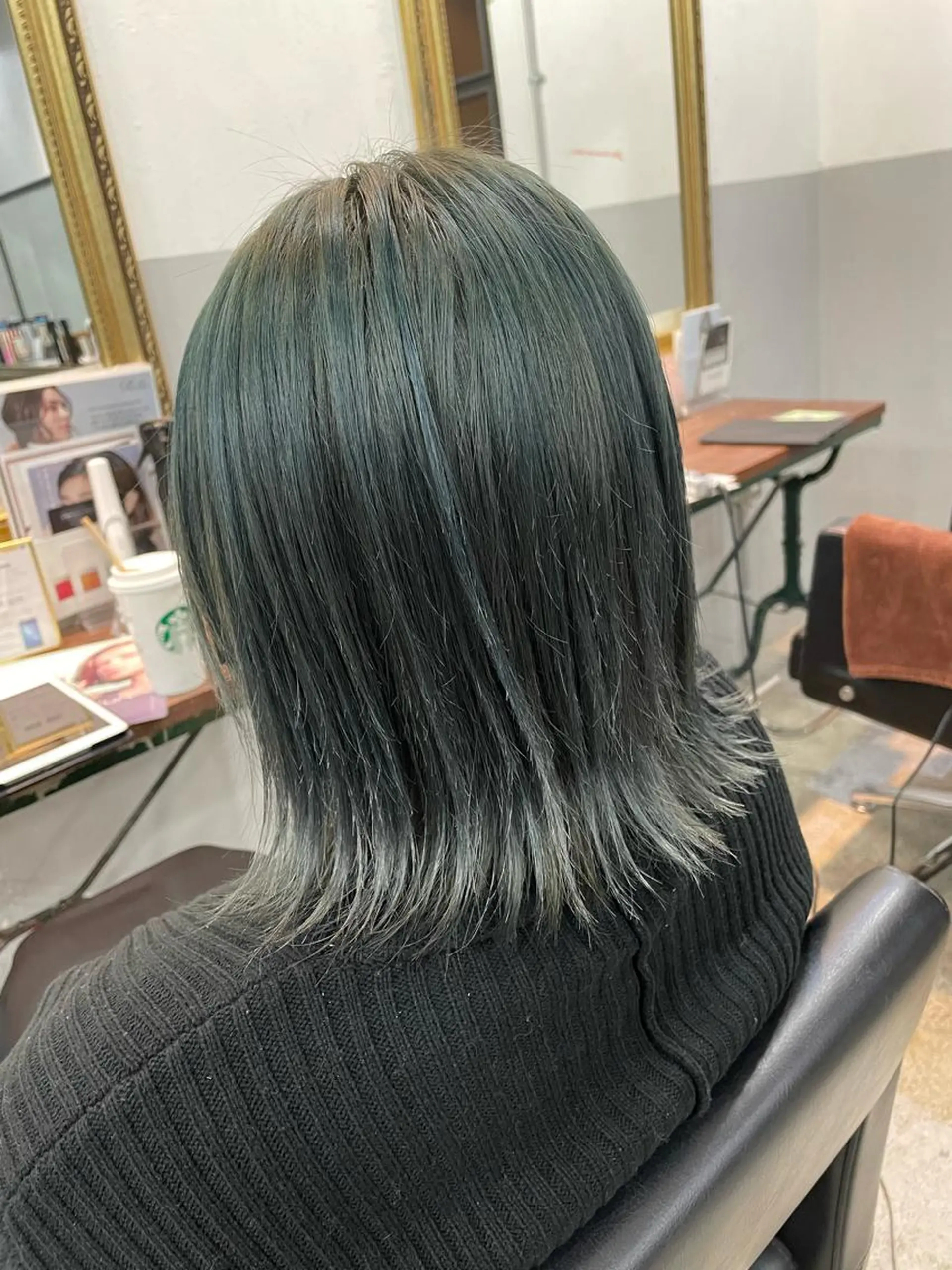 ミディアム カラー 大内 志穂のヘアスタイル