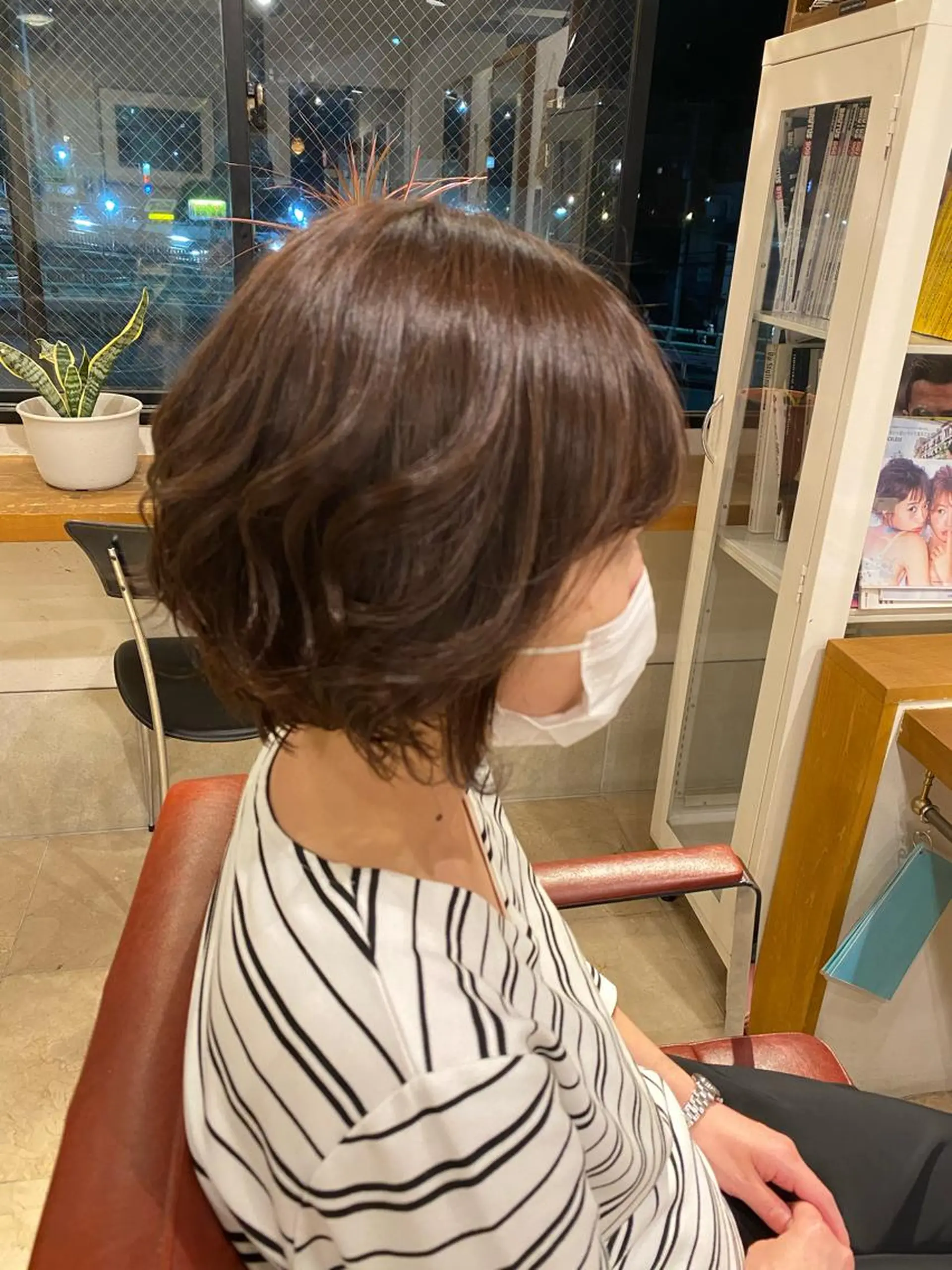 ミディアム カラー ヘアアレンジ ベージュカラー ミルクティーベージュ 安澤 彩奈のヘアスタイル