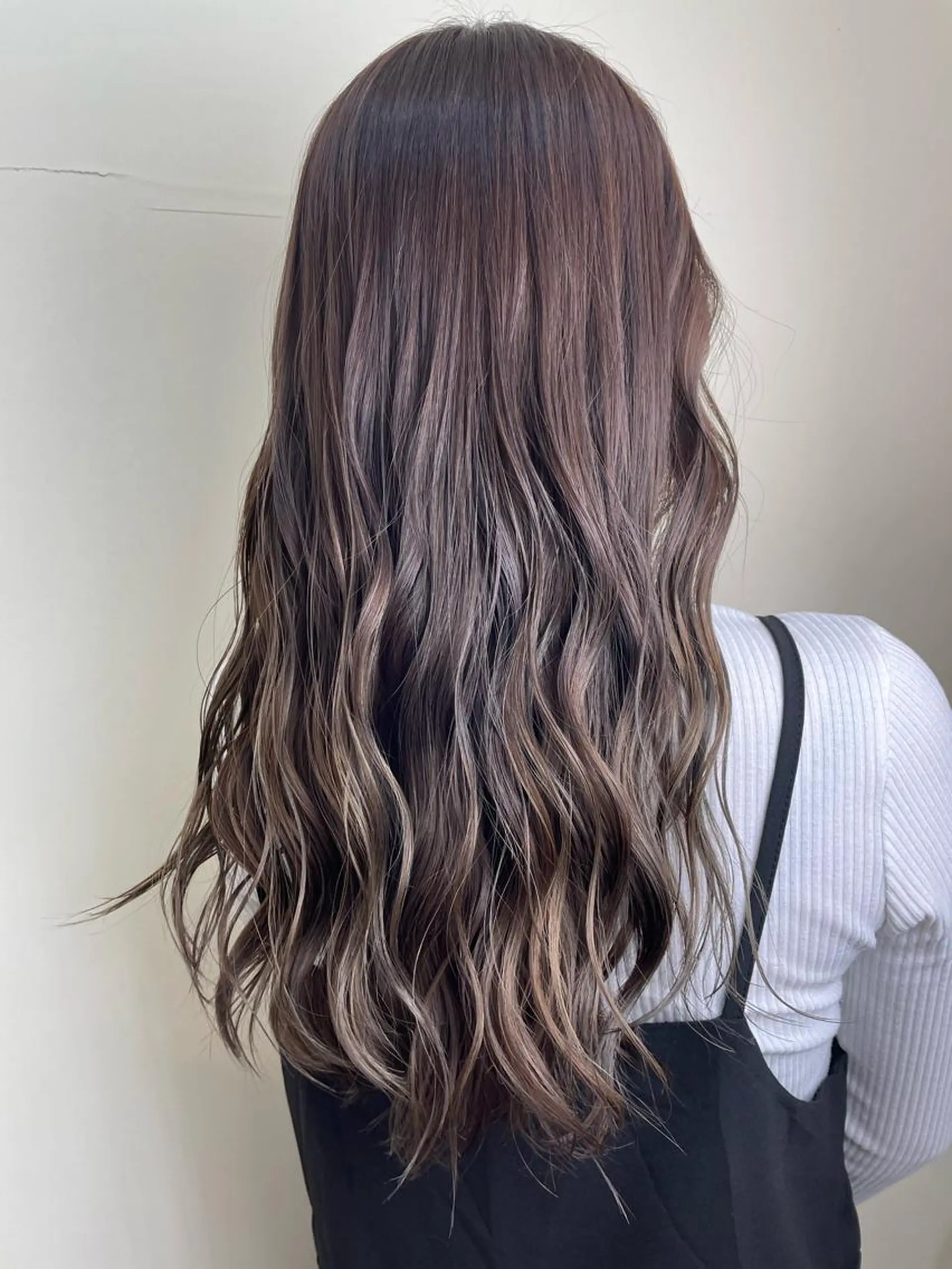 カラー バレイヤージュ ブリーチ ケアブリーチ ダブルカラー イヤリングカラー 戸川 紗良のヘアスタイル