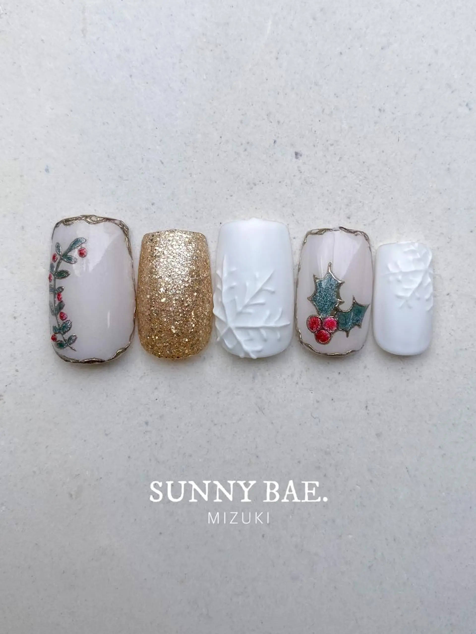 ネイル ラメ(グリッター) マグネットネイル マットネイル 冬ネイル クリスマス SUNNY BAE. 🌼MIZUKIのネイルデザイン