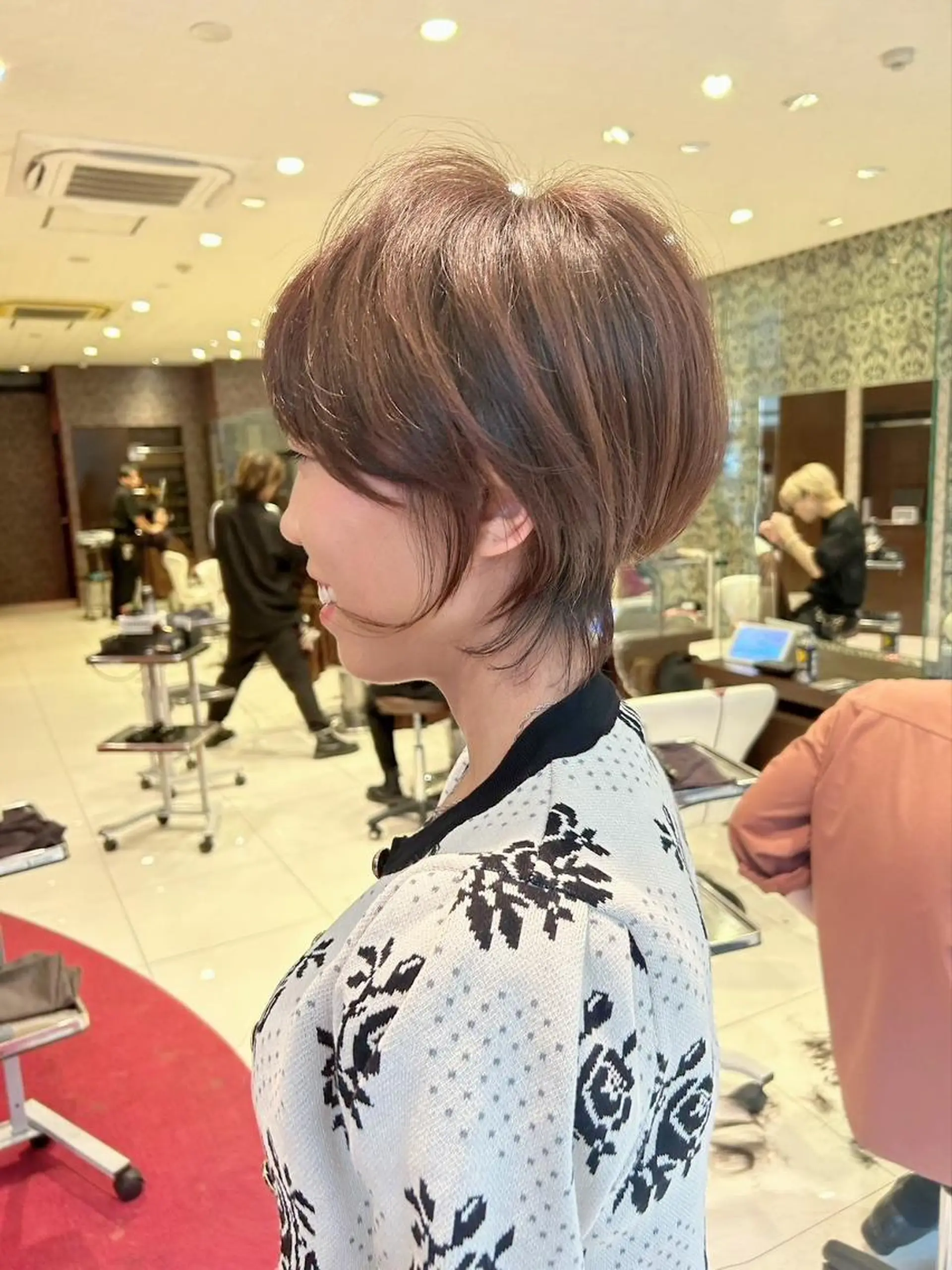 ショート ヘアカラー 大川 有香のヘアスタイル