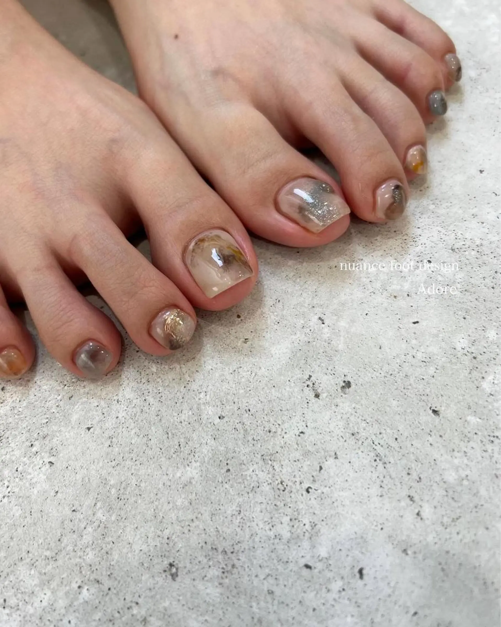 ネイル フットネイル ニュアンスネイル ワンカラーネイル フットネイル Nail Adore.のネイルデザイン