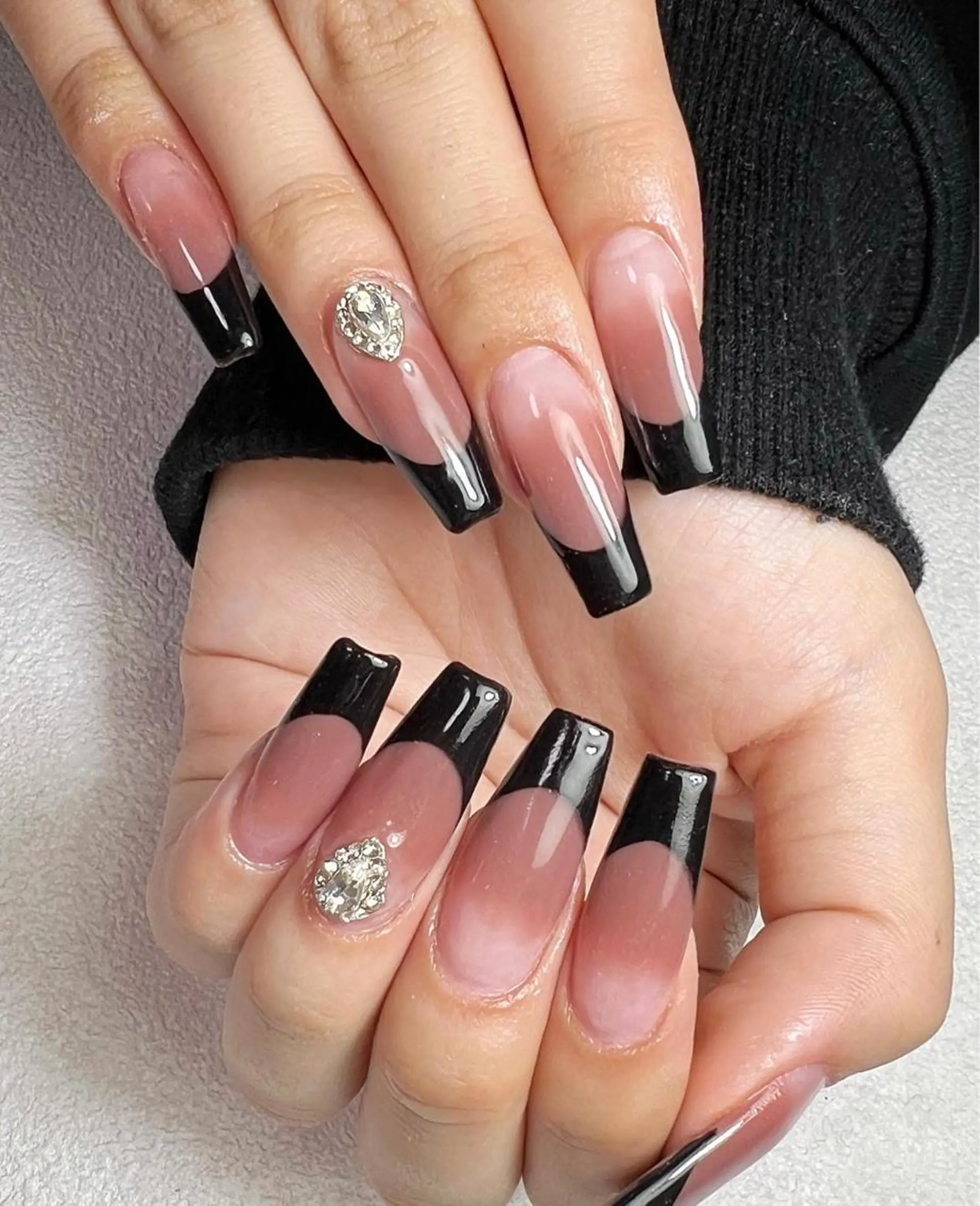 ネイル ブラウン 成人式 フレンチネイル ロングネイル 冬ネイル ハンドネイル ✾ NailRoom Latina🌻💓のネイルデザイン