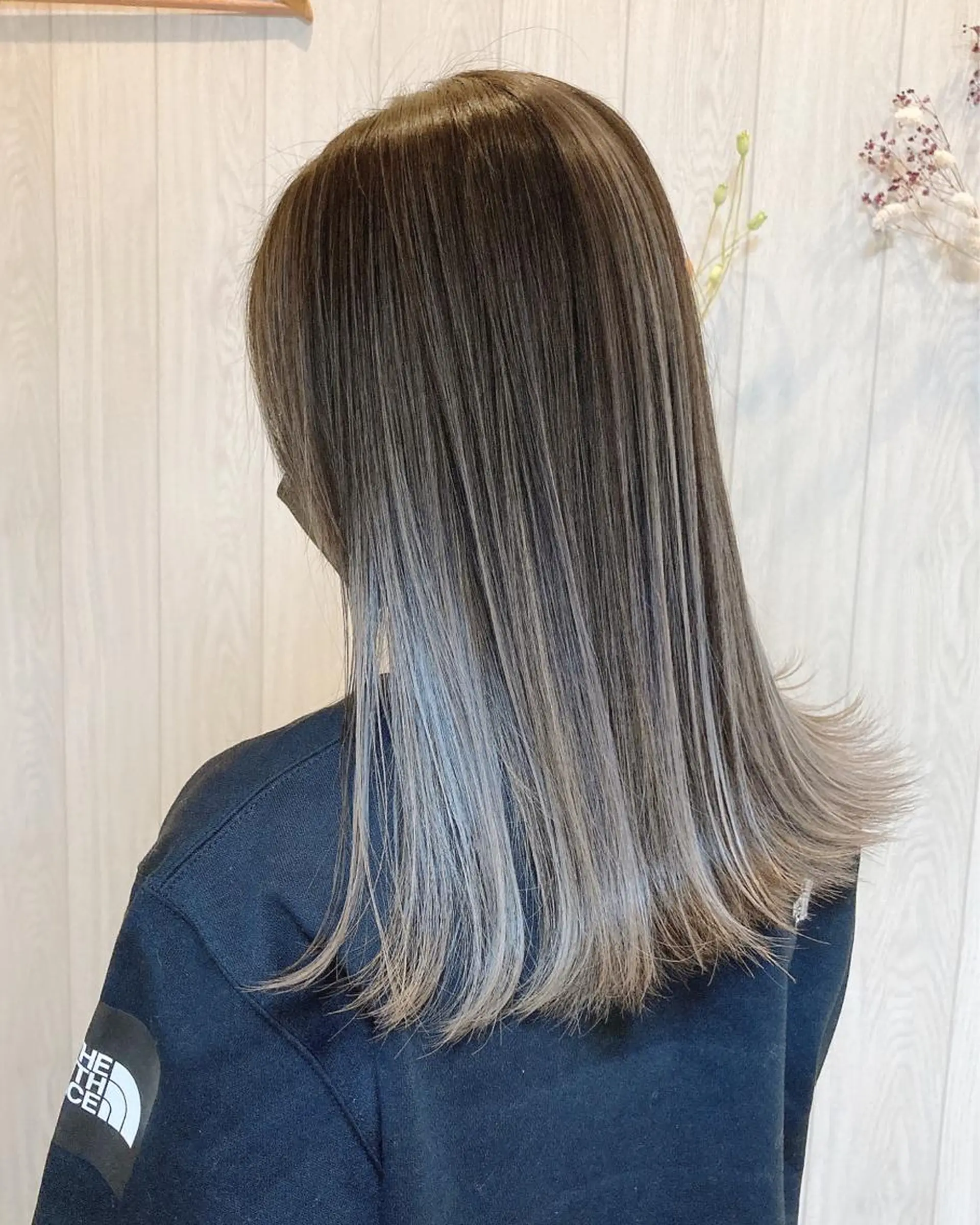 セミロング カラー MERCI所属・マツモト コウダイのヘアスタイル