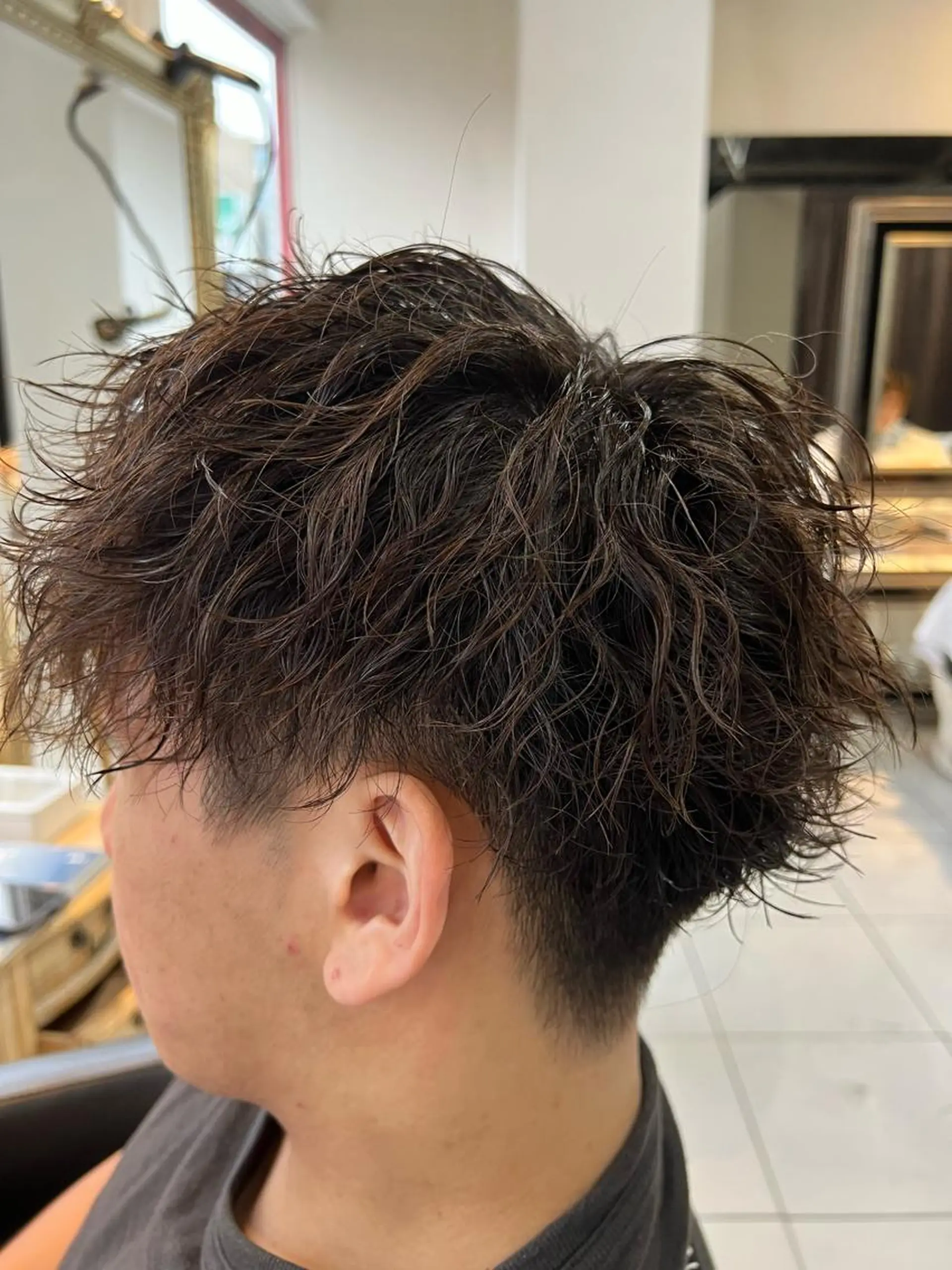 パーマ メンズ センターパート フェードカット カルマパーマ マッシュ メンズパーマ カット パーマ パーマ特化美容師 茂木広幸のヘアスタイル