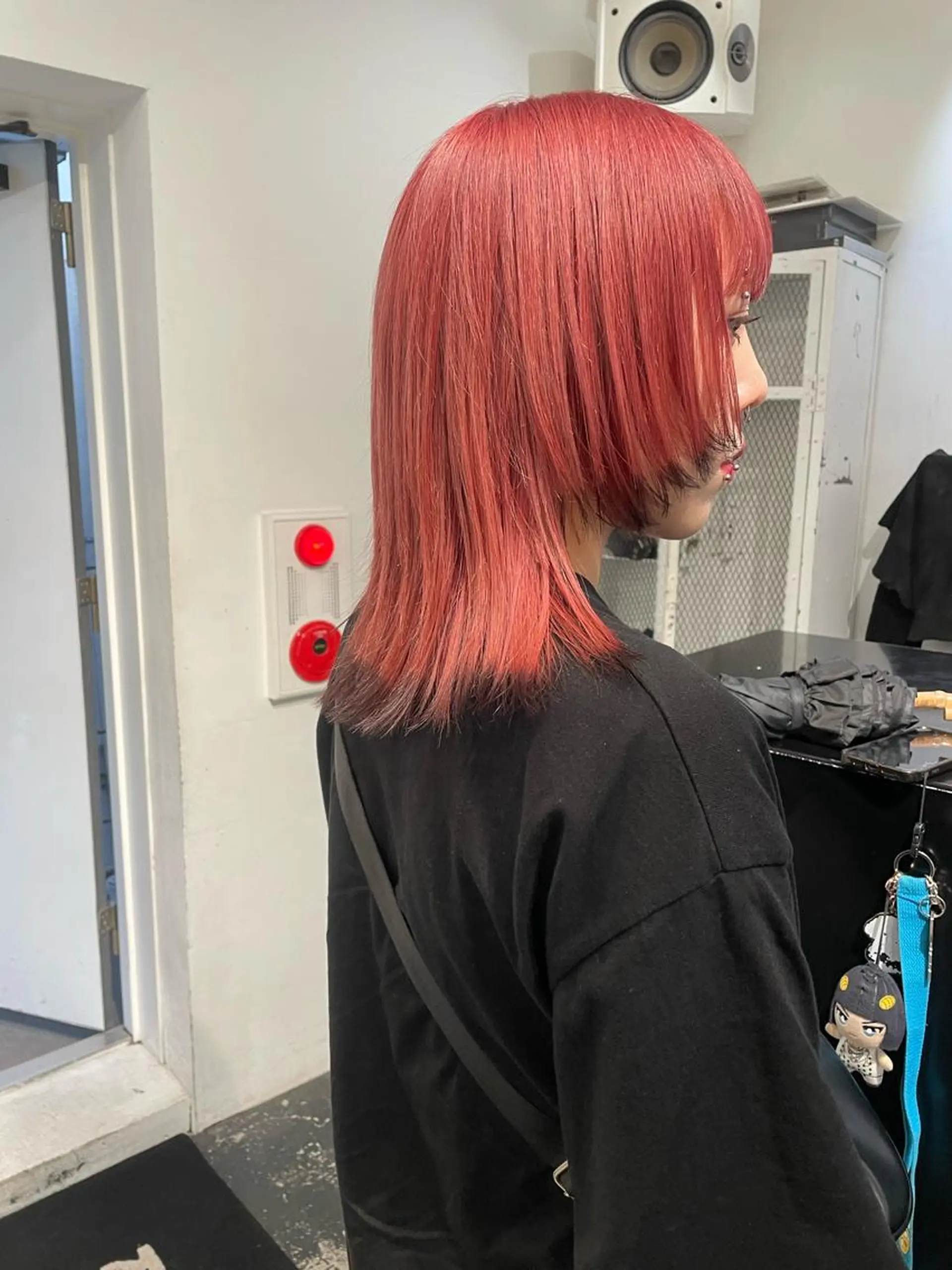 セミロング カラー パーマ ヘアアレンジ メンズ キッズ ネイル マツエク・マツパ アイブロウ メンズブリーチ 黒髪 ブリーチ レッドカラー 赤色 カット ヘアカラー トリートメント 💗艶髪ハイトー ンAYAKA💗のヘアスタイル