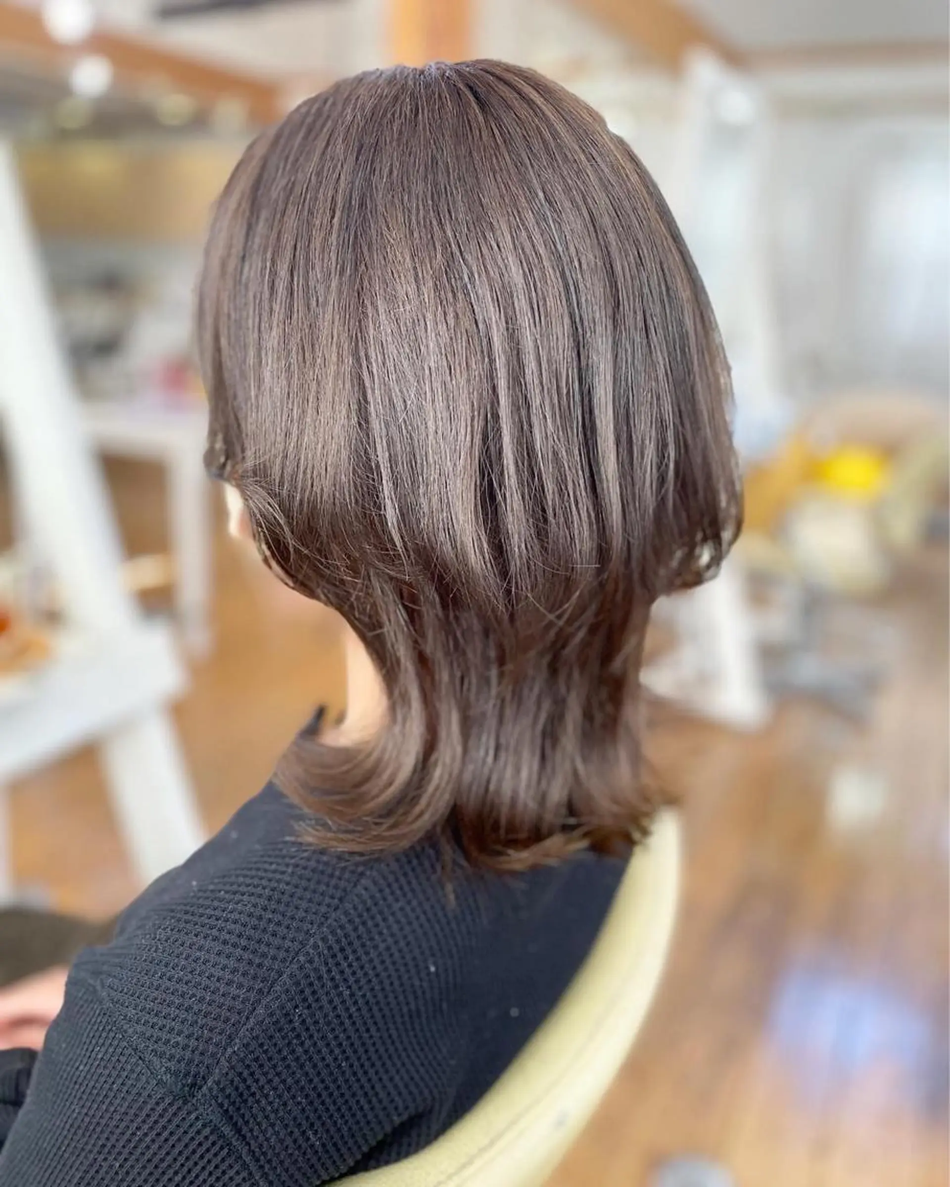 ミディアム カラー ミディアムレイヤー くびれヘア レイヤーカット 荒木 ひろかのヘアスタイル