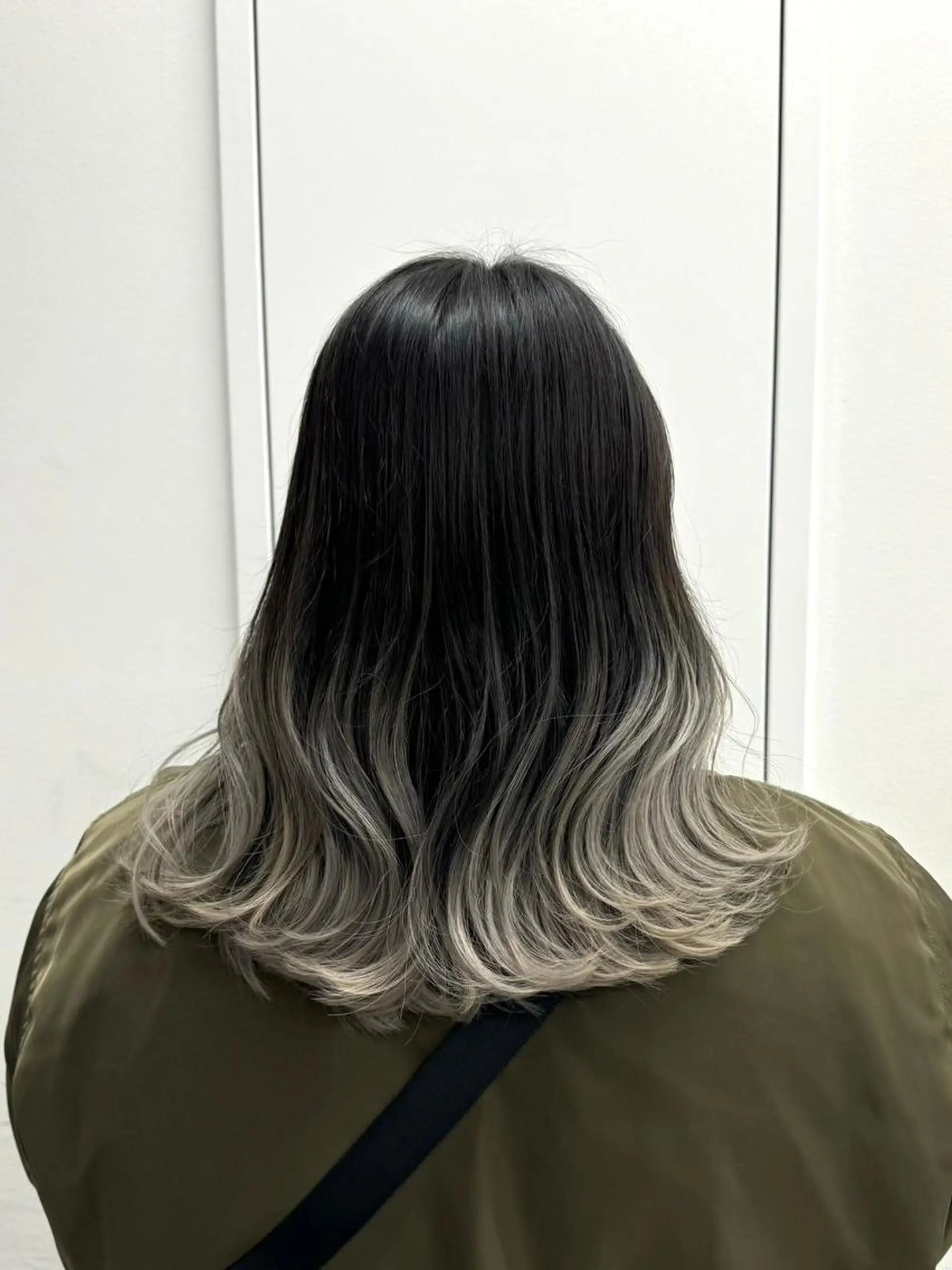 カラー アディクシーカラー アッシュ ブルーカラー ダークアッシュ グレージュ 【公式】amble luxe 中野のヘアスタイル