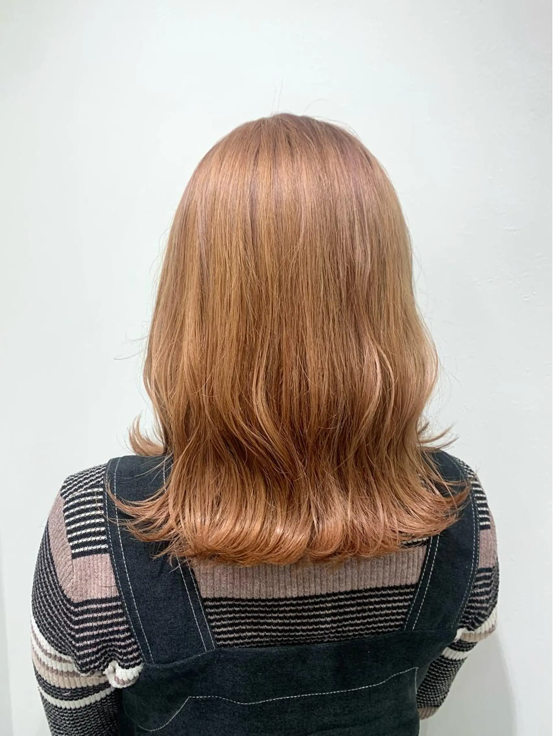 セミロング カラー レイヤー ハイトーン 暖色⭐︎KANAKOのヘアスタイル