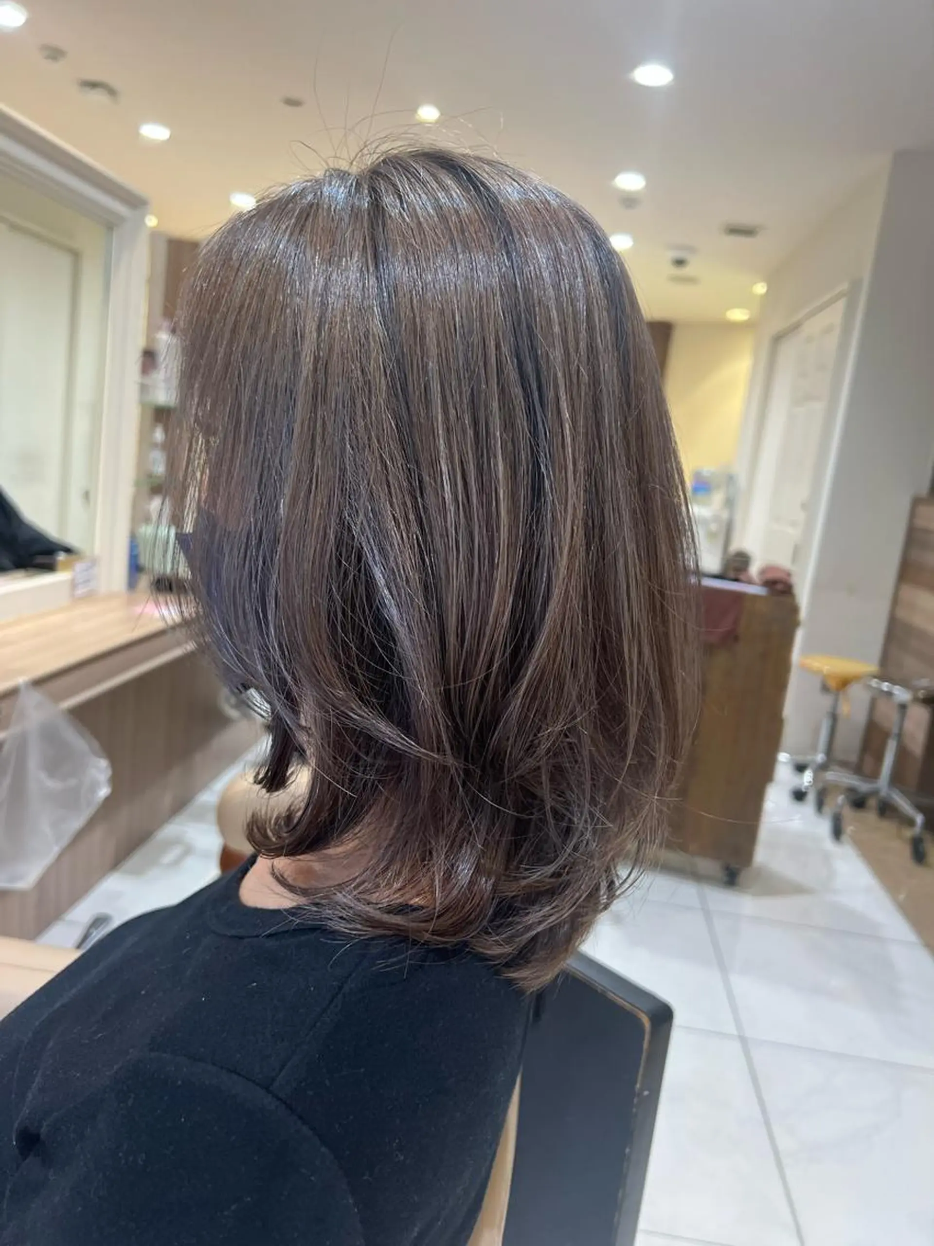 ミディアム カラー 下平 秀美のヘアスタイル