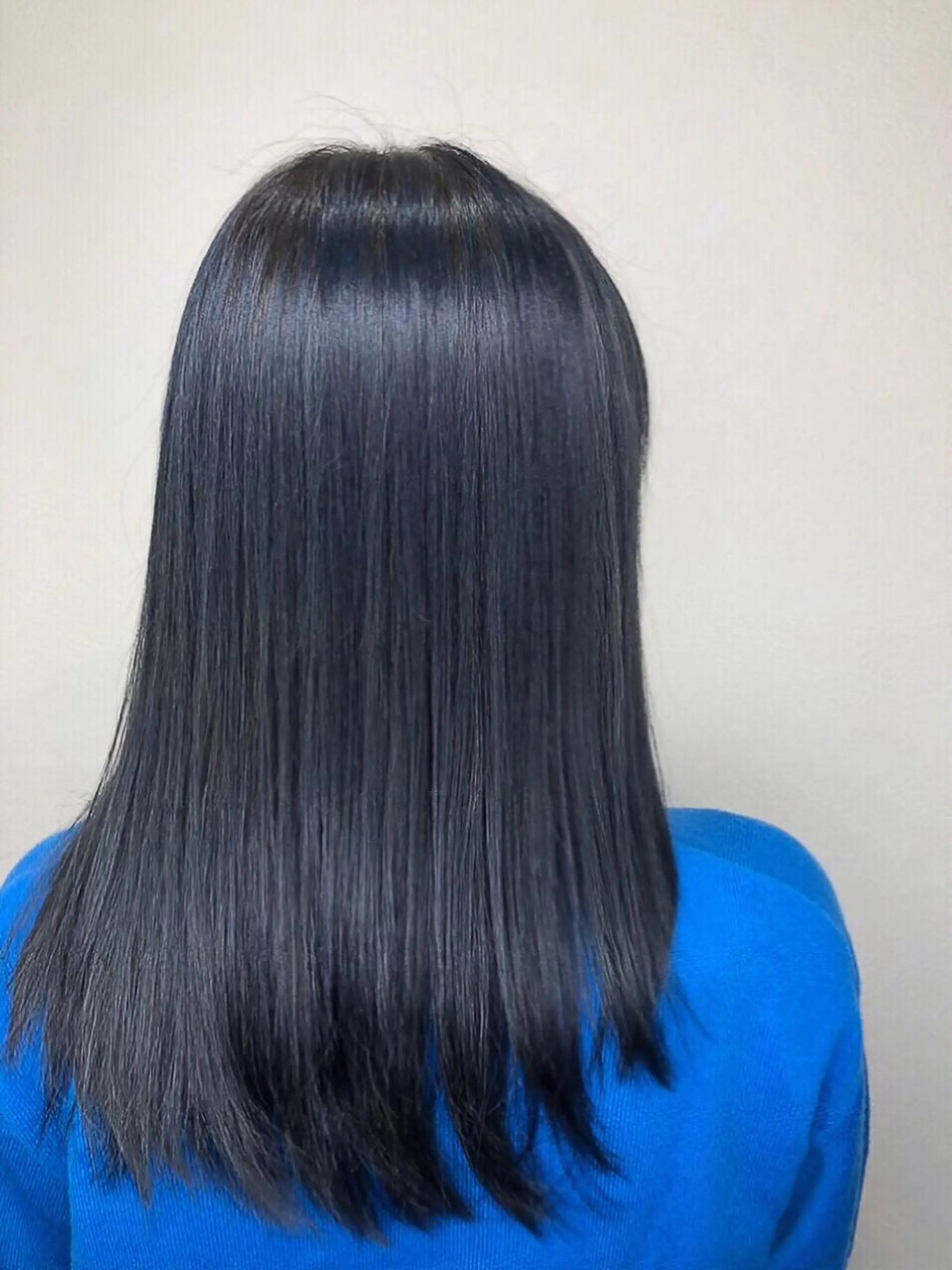 カラー 黒髪 ブルーカラー ブルーブラック Ling K所属・古川 華那のヘアスタイル