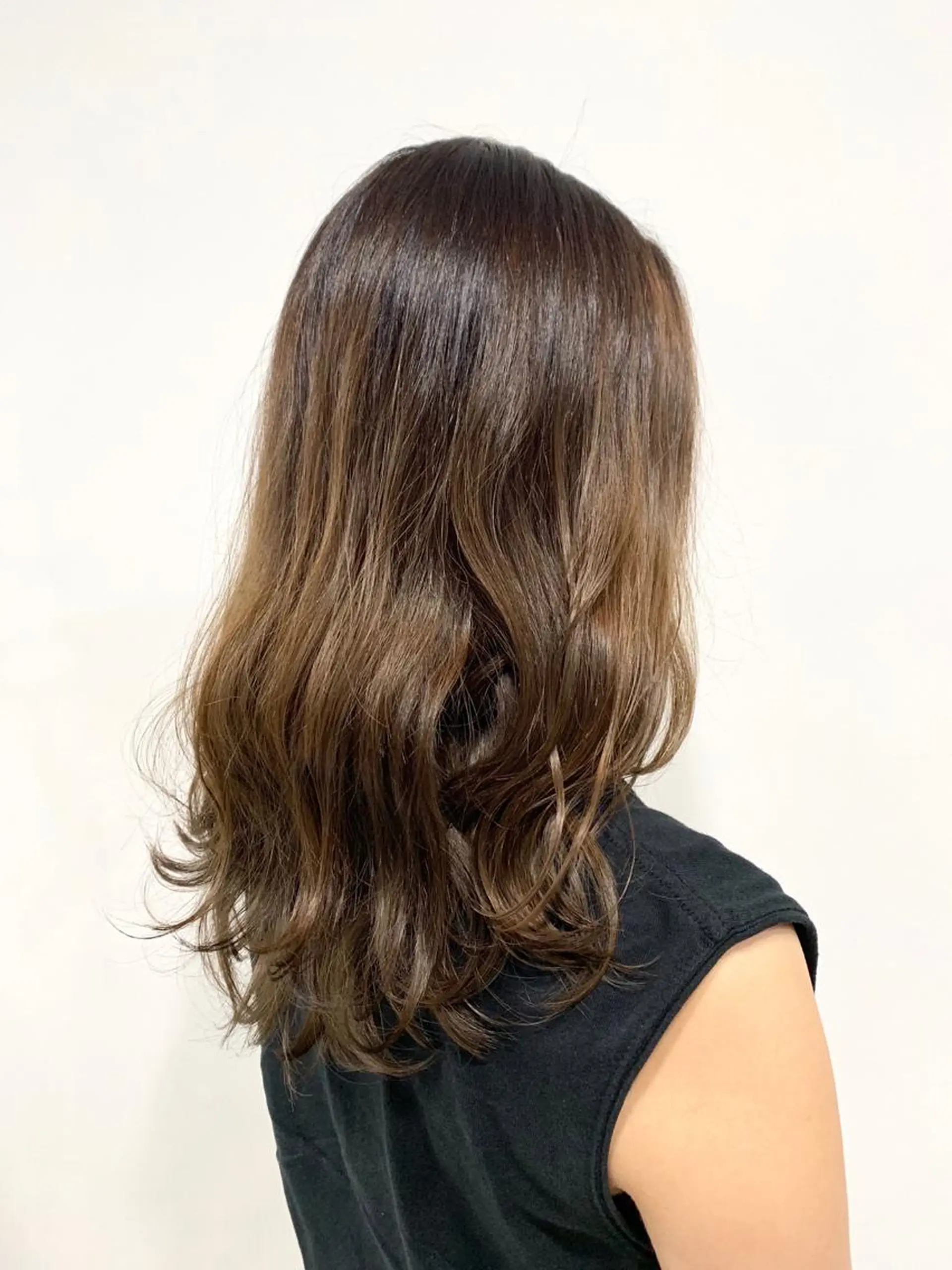 セミロング アッシュ CiNEMA daikanyama所属・透明感カラー🫧 今泉健太のヘアスタイル