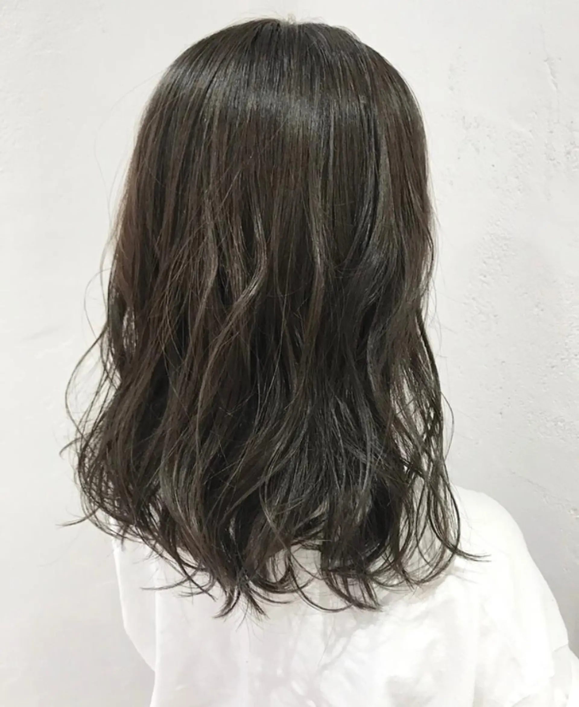 ミディアム カラー パーマ グレージュ 韓国ヘア🇰🇷/ レイヤーカット✂︎のヘアスタイル