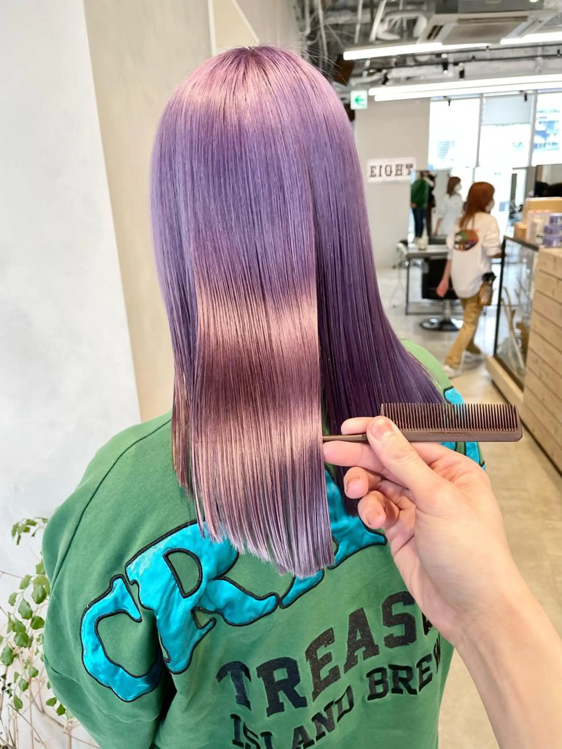 セミロング カラー パープルカラー meme原宿所属・ブロンド・ハイトーン ／遠藤将太のヘアスタイル