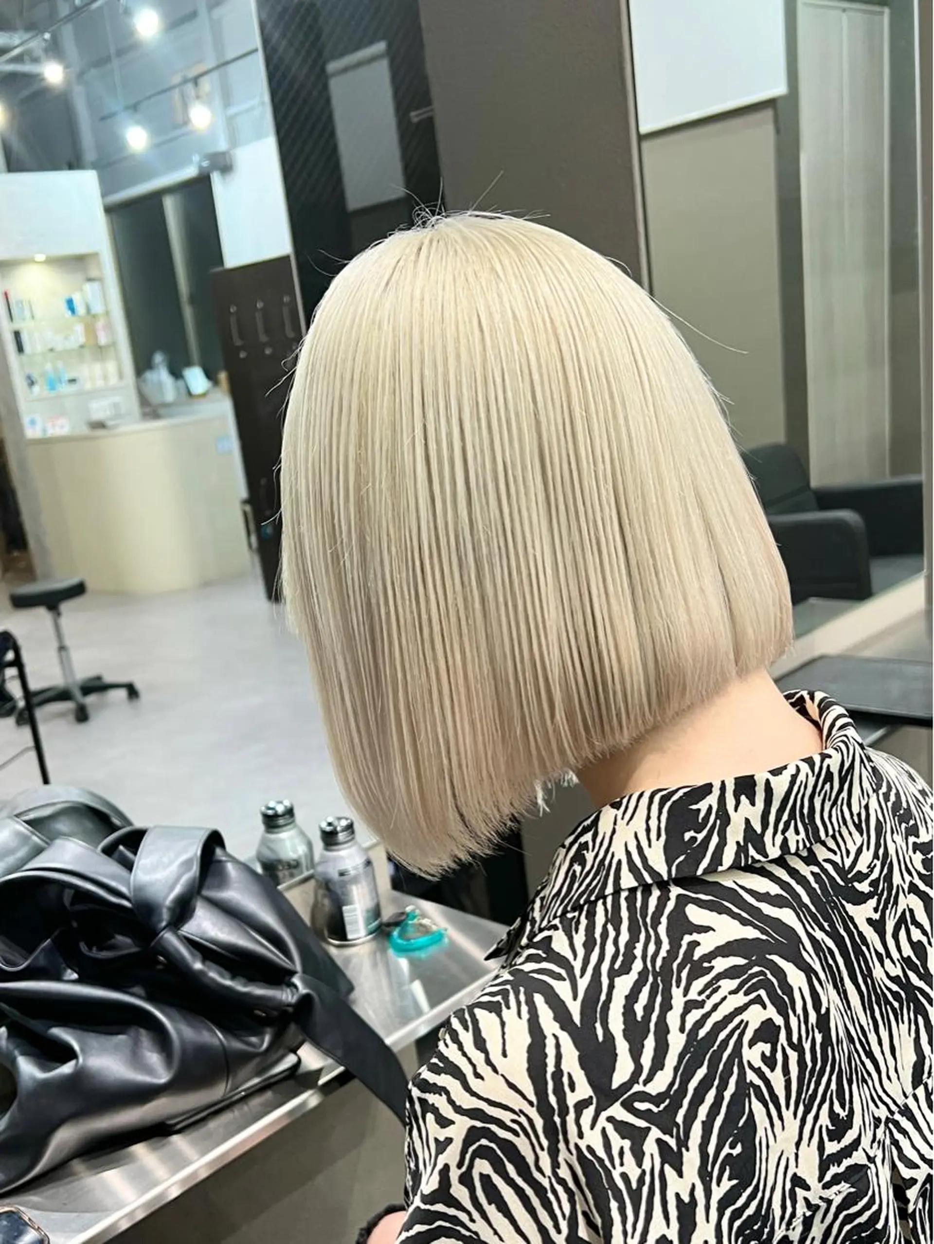 ショート カラー ブロンド ホワイトブロンド Via officialのヘアスタイル