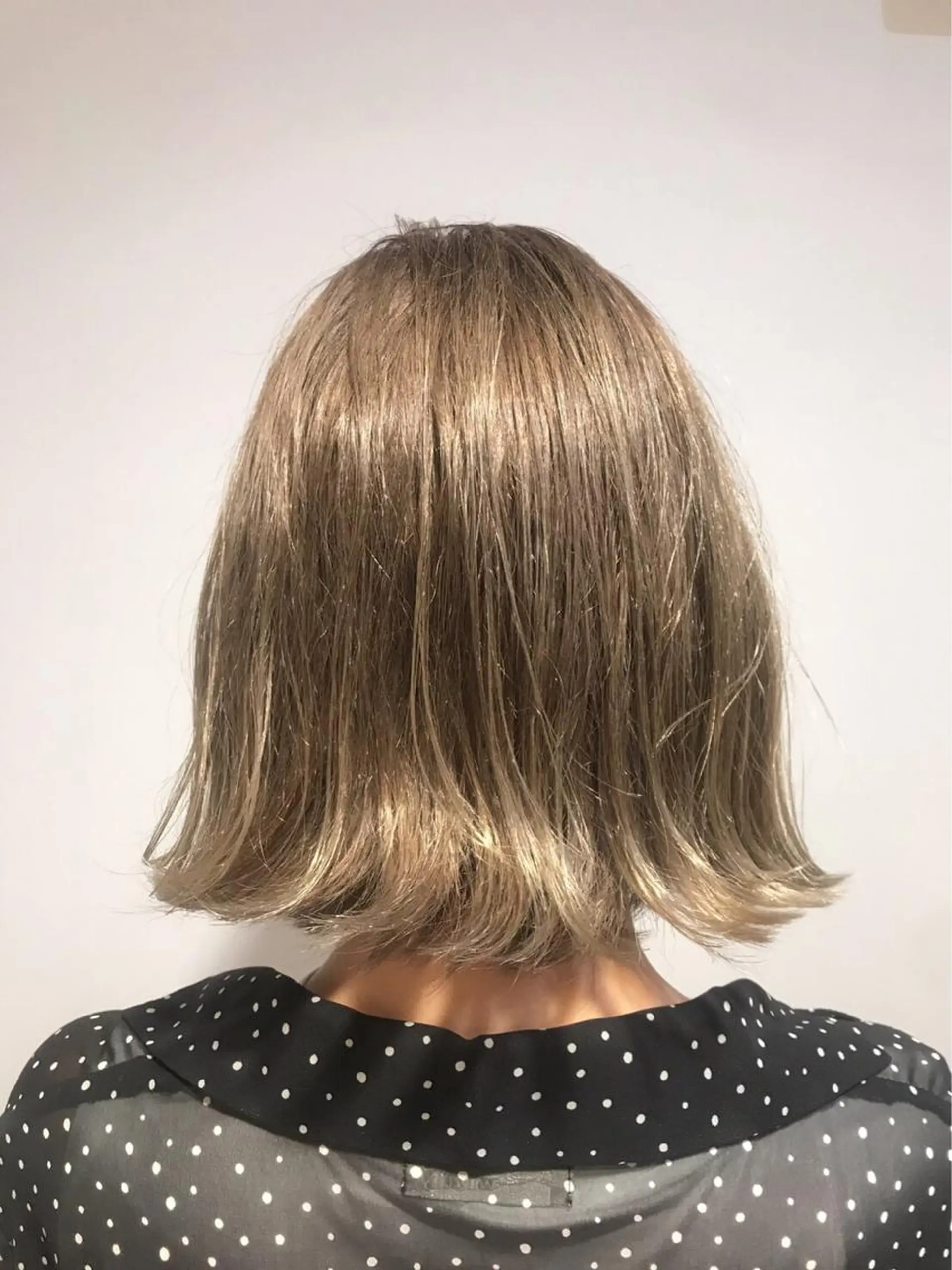 ミディアム カラー ベージュカラー ブリーチ ハイライトカラー ミルクティーベージュ ハイライト カット ヘアカラー トリートメント #艶髪・髪質改善 有田怜平のヘアスタイル