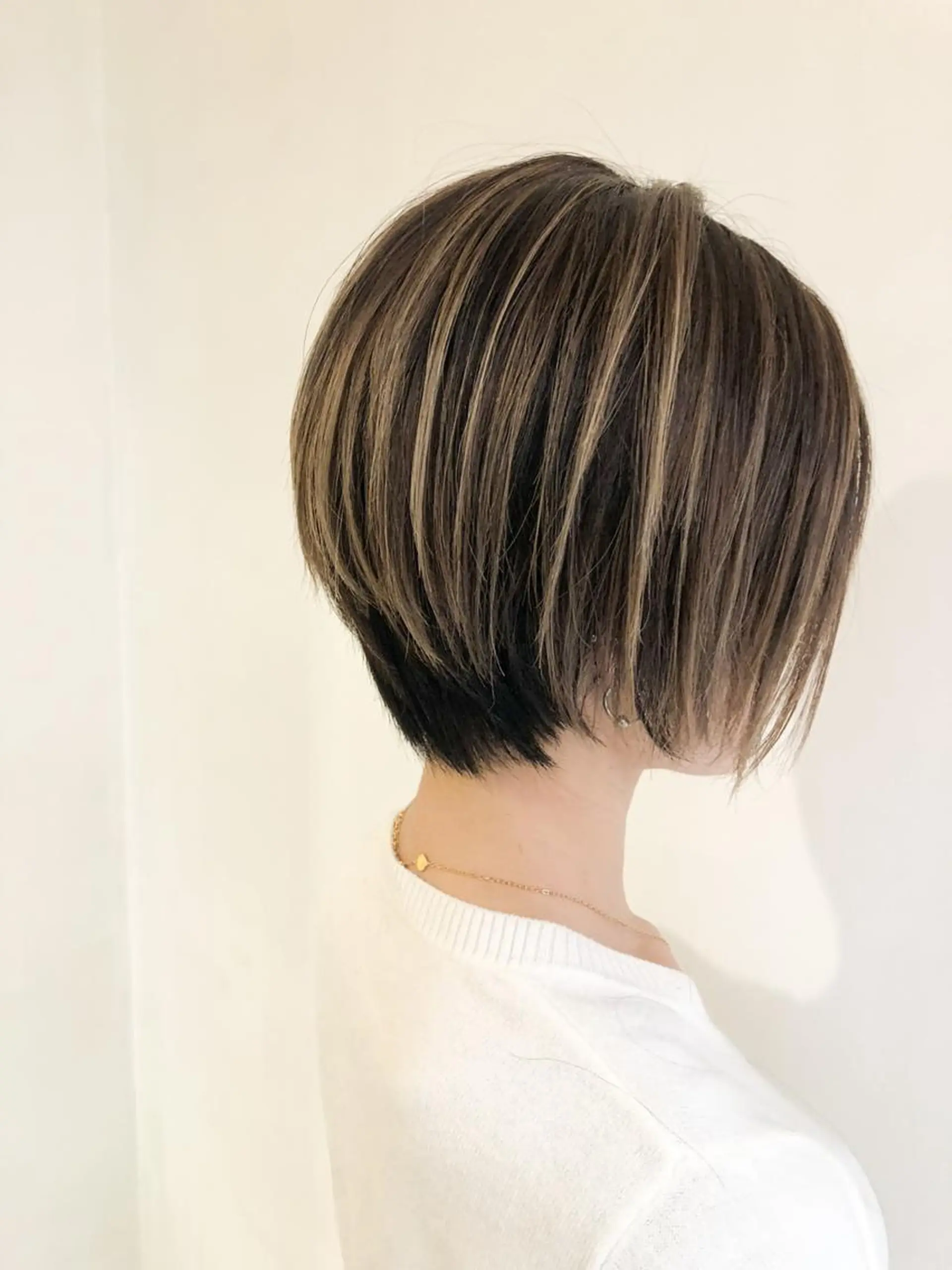 ショート カラー 前下がりボブ ハイライトカラー ボブ ハイライト WONK. ウォンク 心斎橋のヘアスタイル