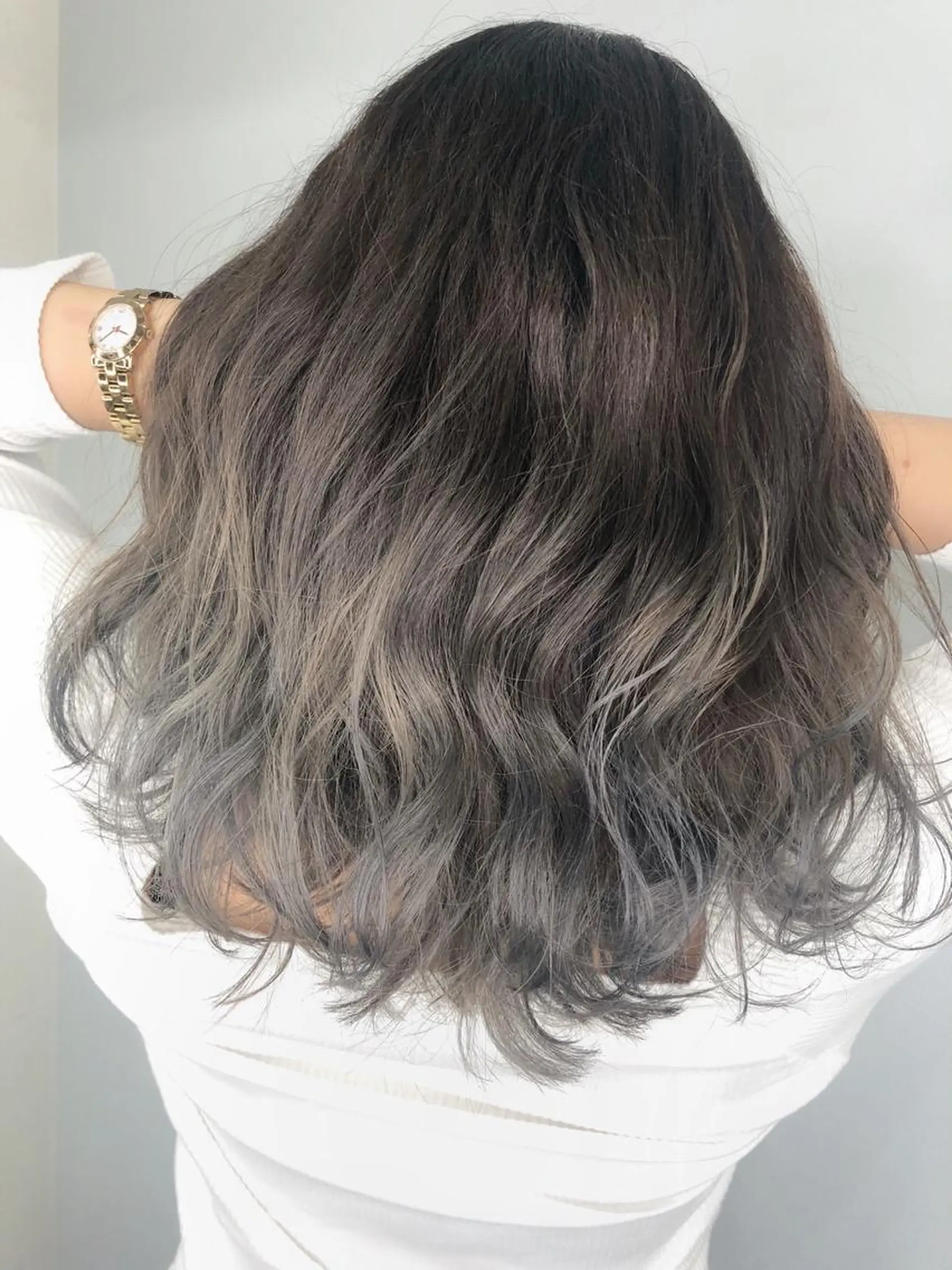 ミディアム カラー ヘアアレンジ デザインカラー レイヤーカット AHNKISM AHNKISMのヘアスタイル
