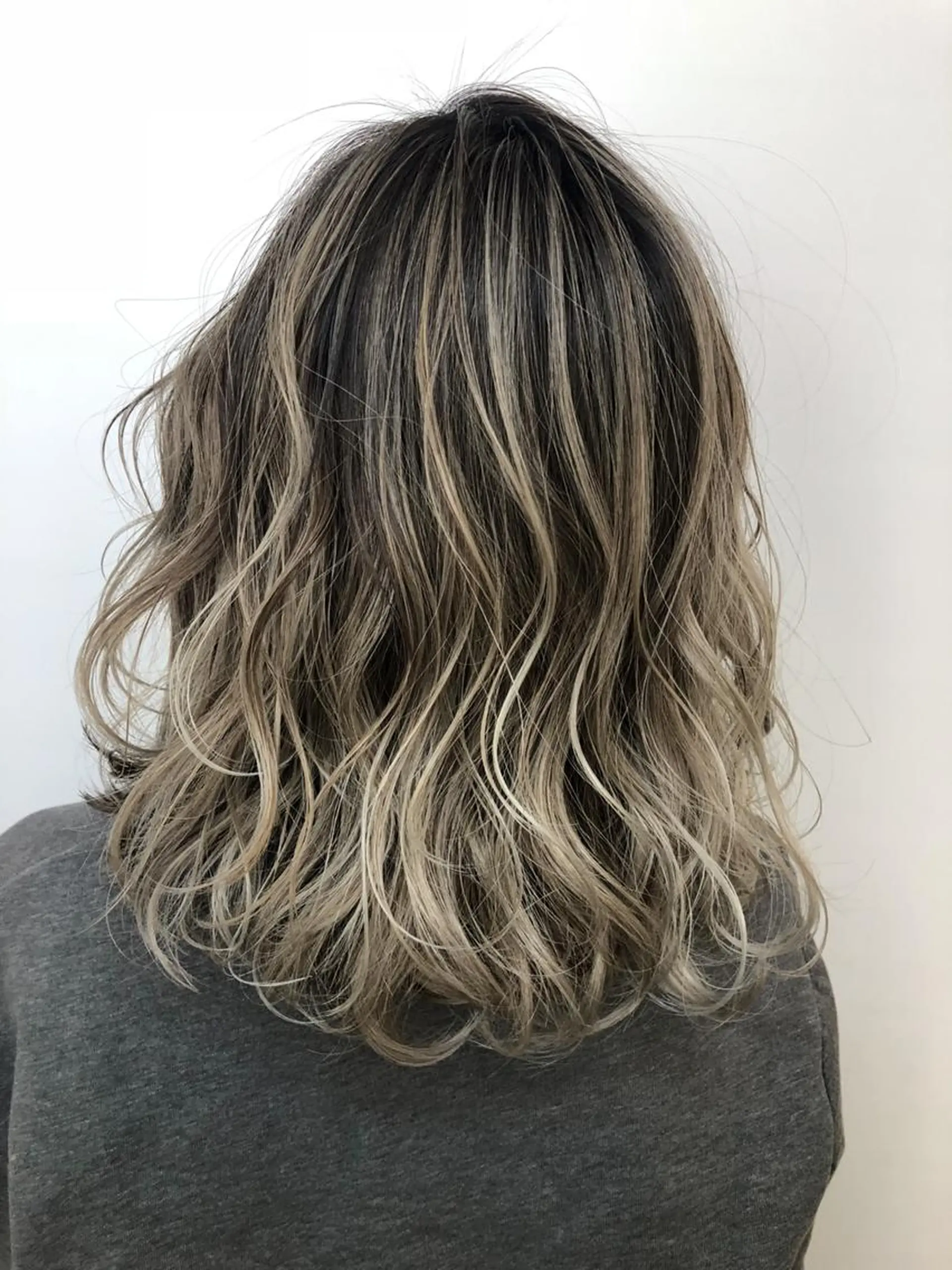 ミディアム カラー ブリーチ グラデーションカラー ハイライトカラー ハイライト WONK. ウォンク 心斎橋のヘアスタイル