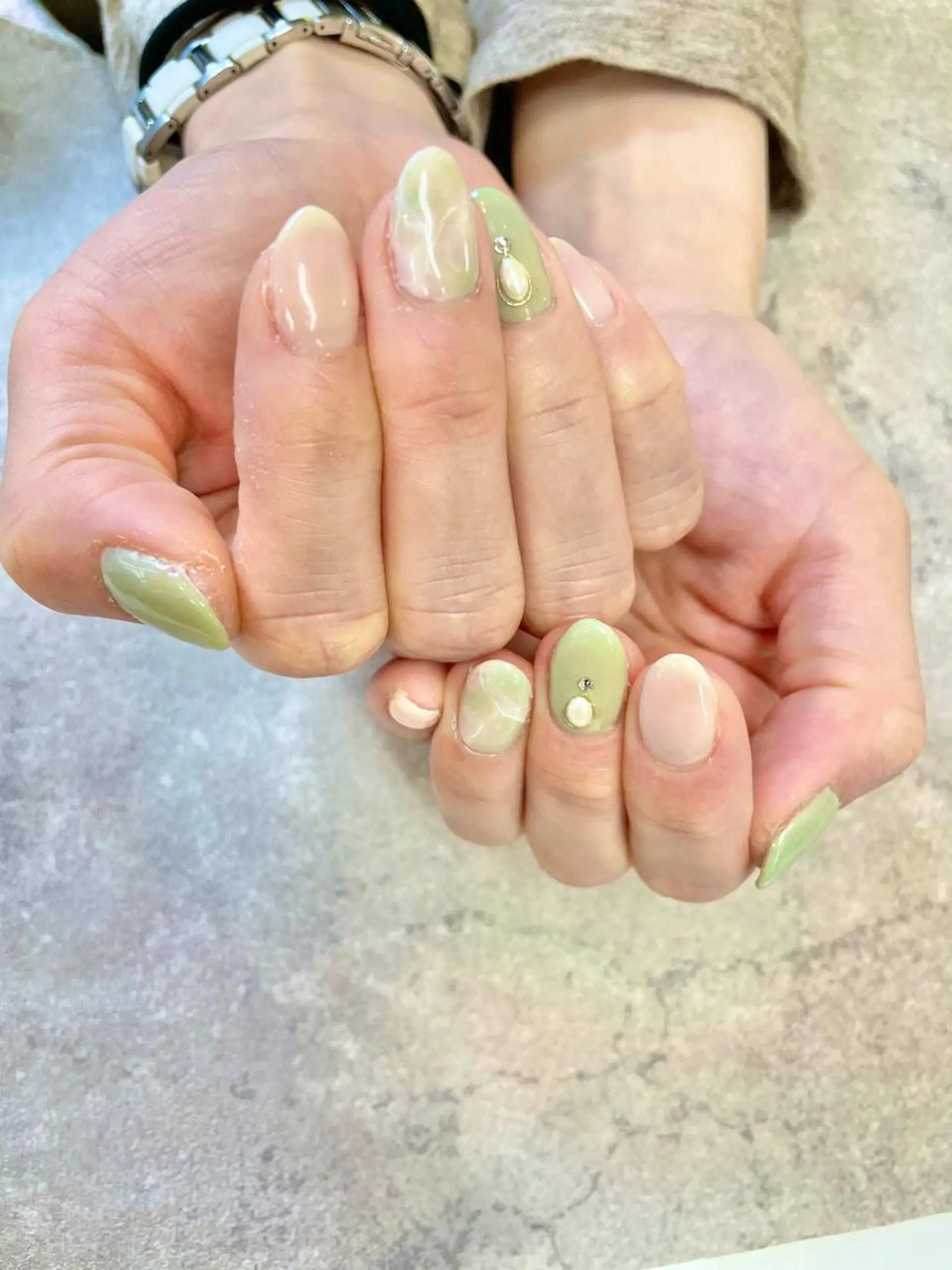 ネイル グリーン ホワイト ハンドネイル .N YUKIのネイルデザイン