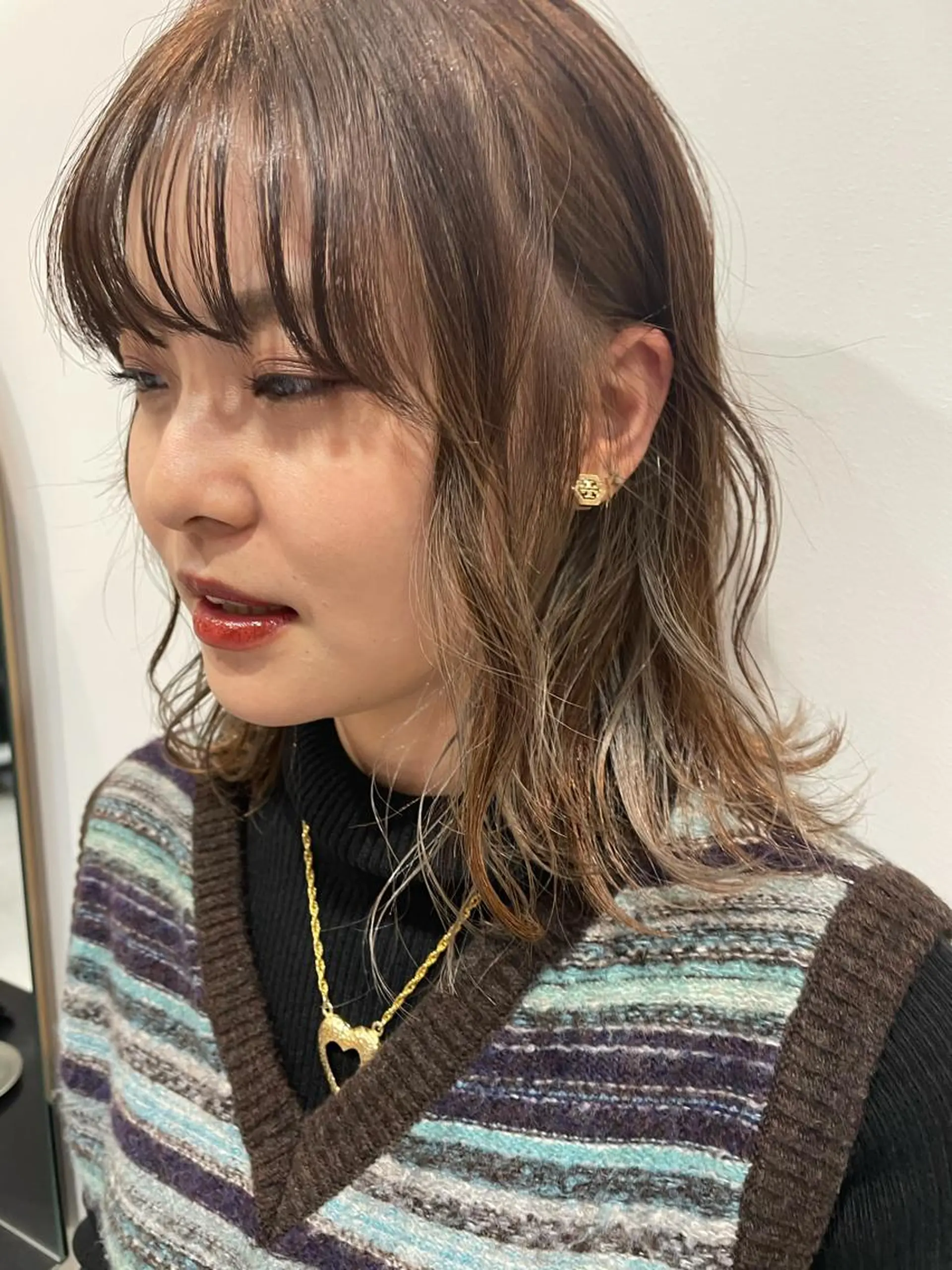 ミディアム カラー ベージュカラー ブリーチ イヤリングカラー グラデーションカラー オリーブベージュ 中目黒🌼 🌼ハナのヘアスタイル