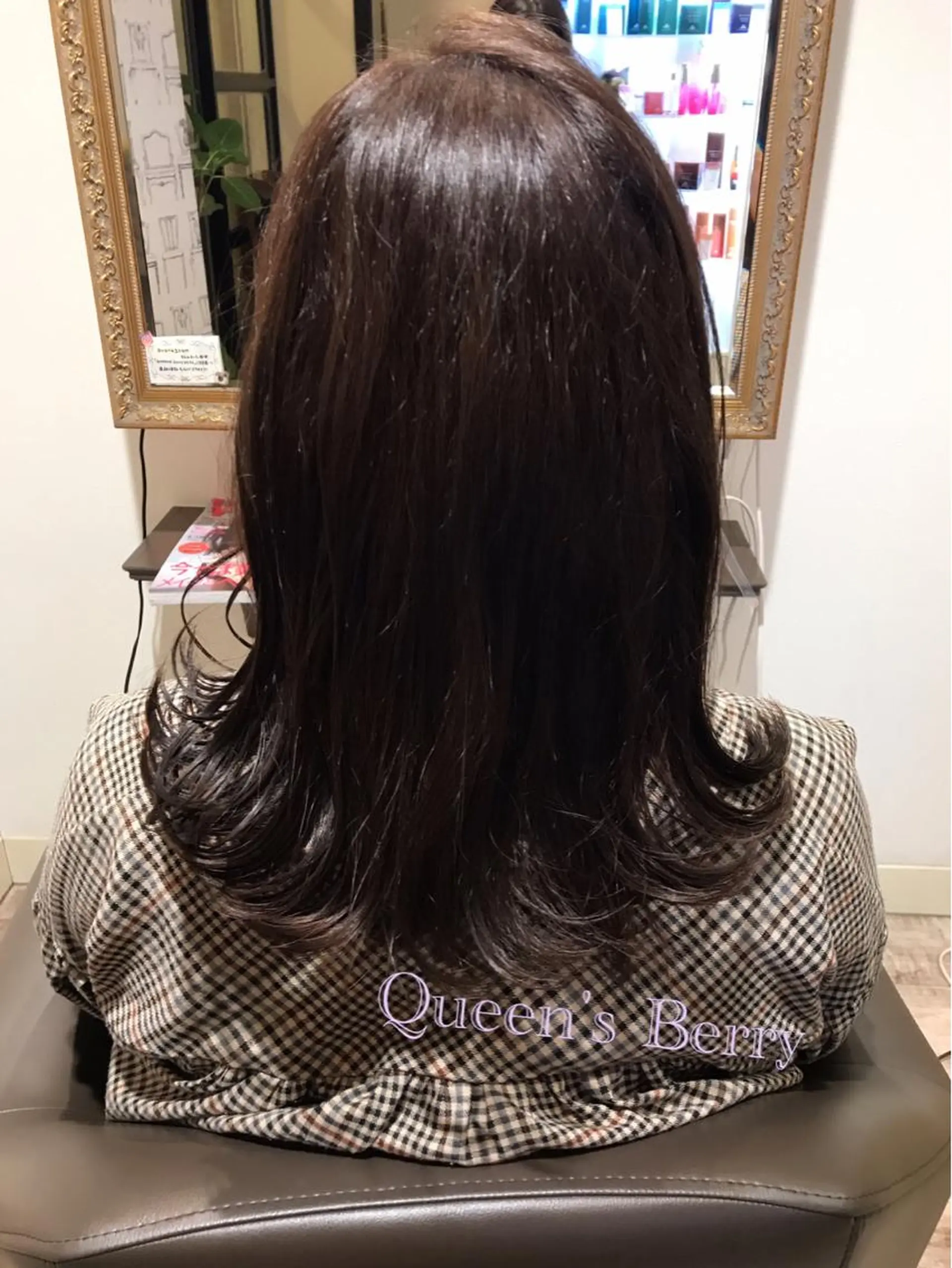 セミロング 外ハネヘア 伊藤 康乃のヘアスタイル