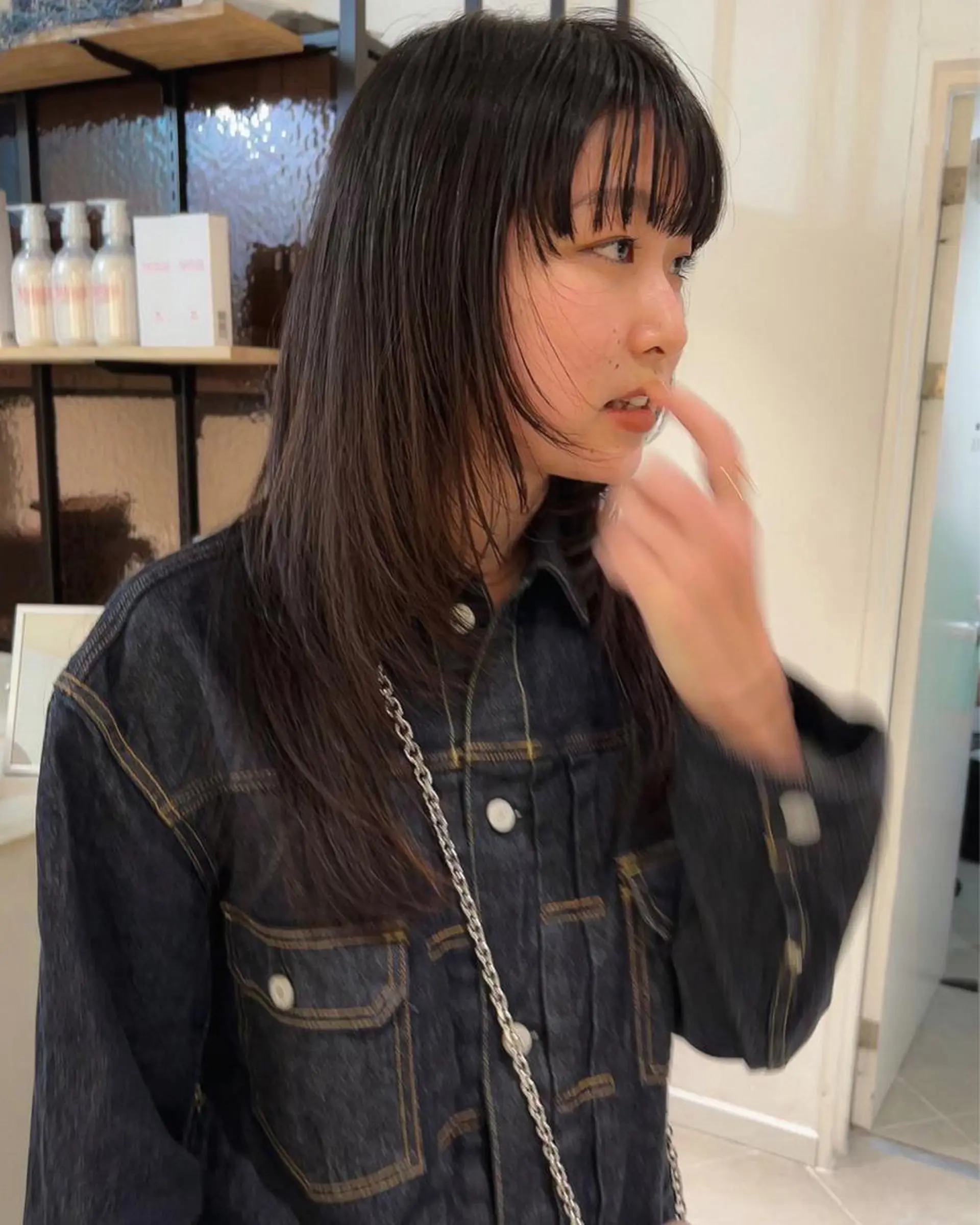 セミロング レイヤーカット ウルフカット ウルフレイヤー カット トリートメント Loom.所属・村上雅人 ナチュラルモードのヘアスタイル