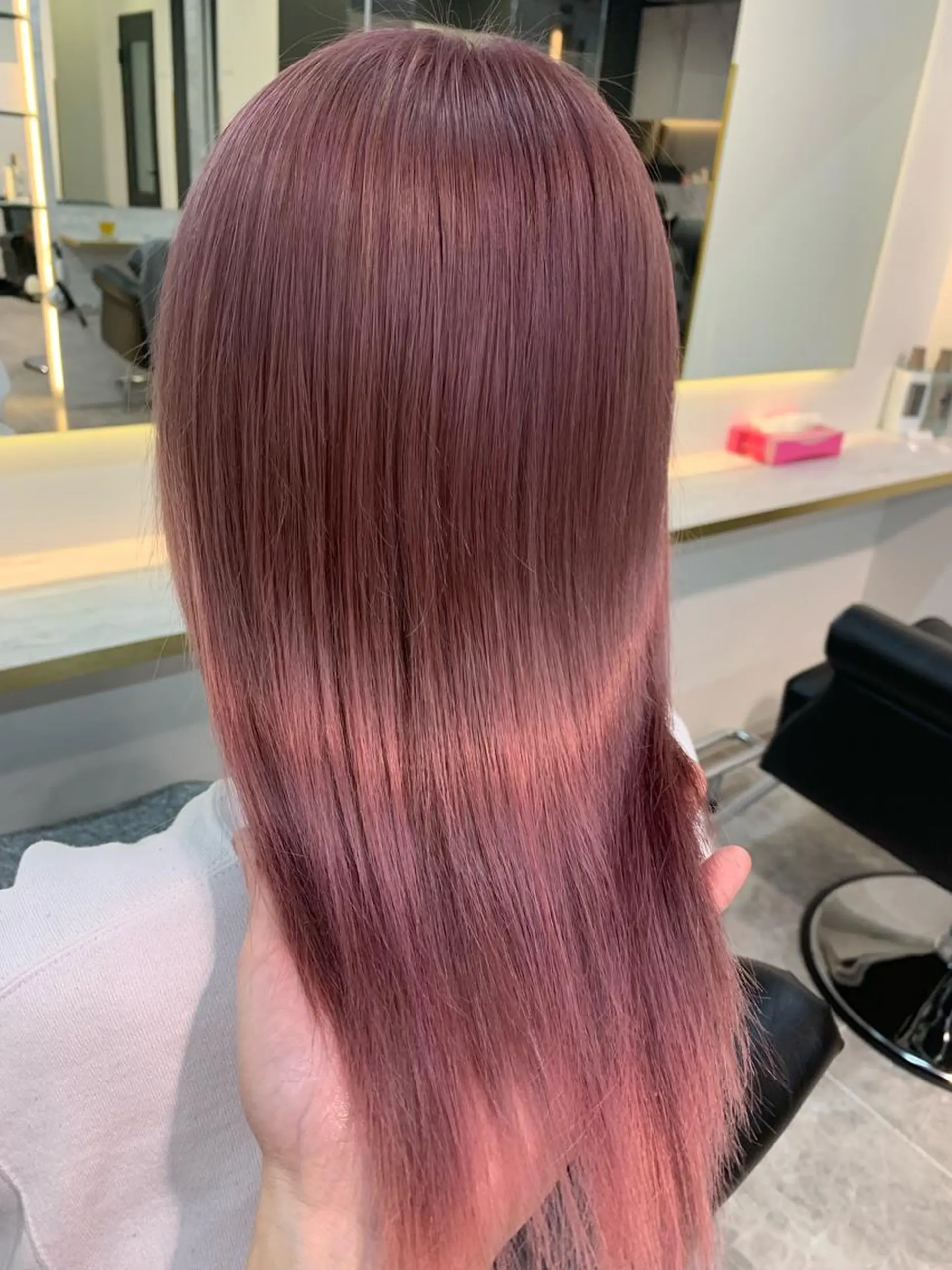セミロング カラー ブリーチ ハイトーンカラー ピンクカラー ヘアカラー サロウィン千葉所属・サロウィン千葉店 Toshikiのヘアスタイル