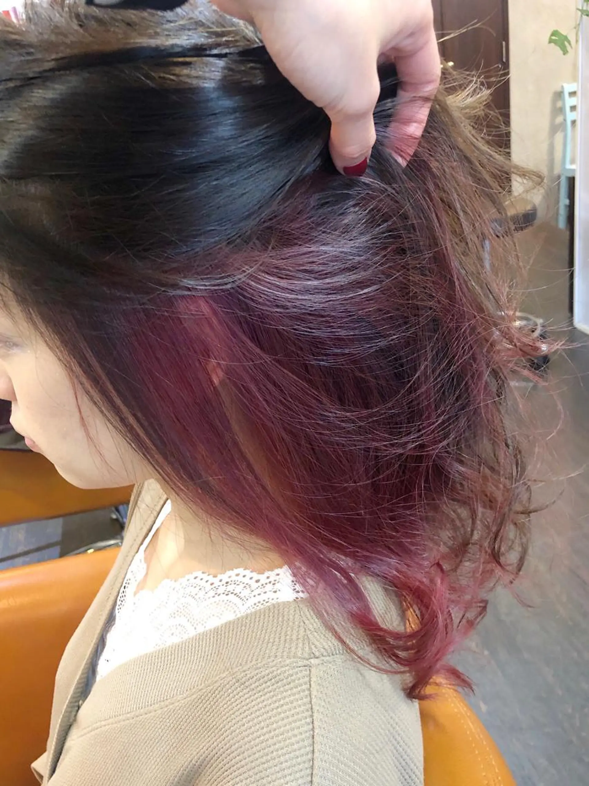 ミディアム カラー インナーカラー ピンクカラー 是枝 さくらのヘアスタイル