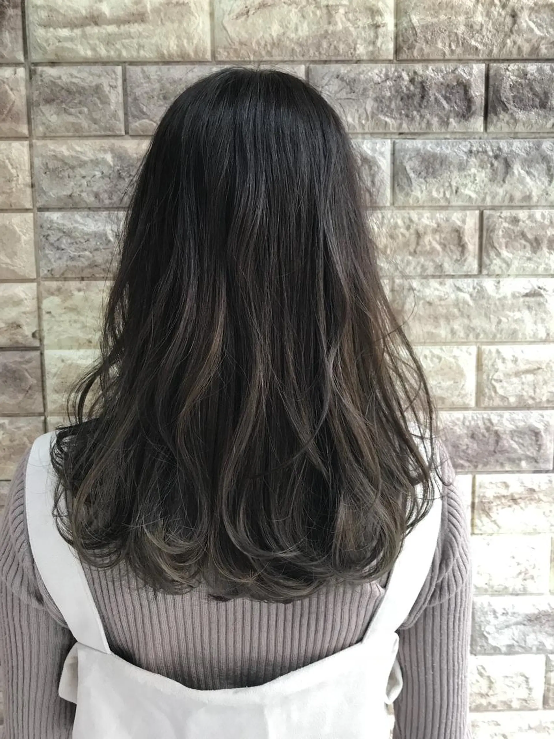 セミロング カラー グレージュ ハイライトカラー ネイビーカラー ハイライト FUKO Hip's eyesのマツエク・マツパデザイン