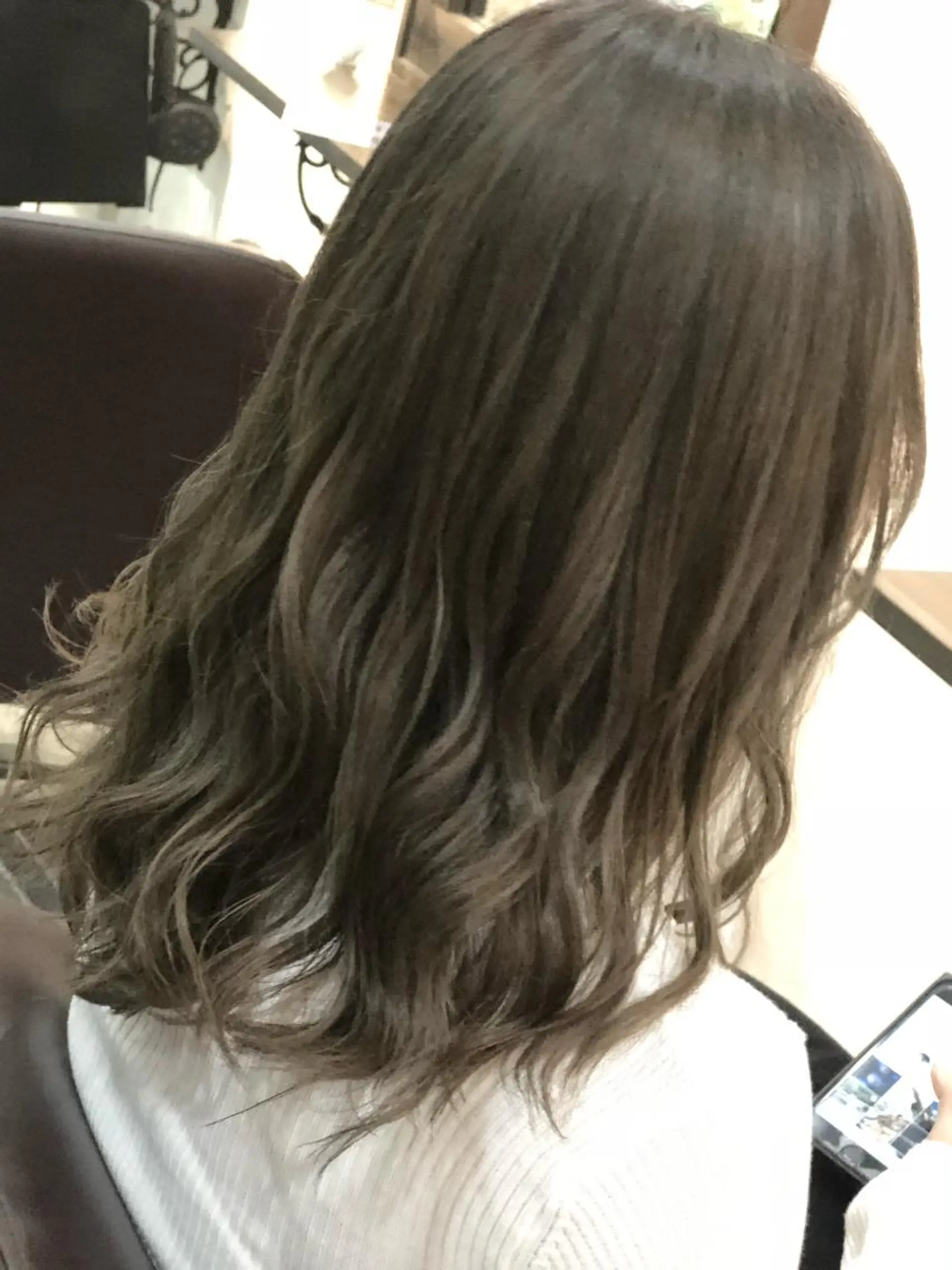 ミディアム カラー グレージュ ハイトーンカラー ハイトーングレージュ 小森 拓哉のヘアスタイル