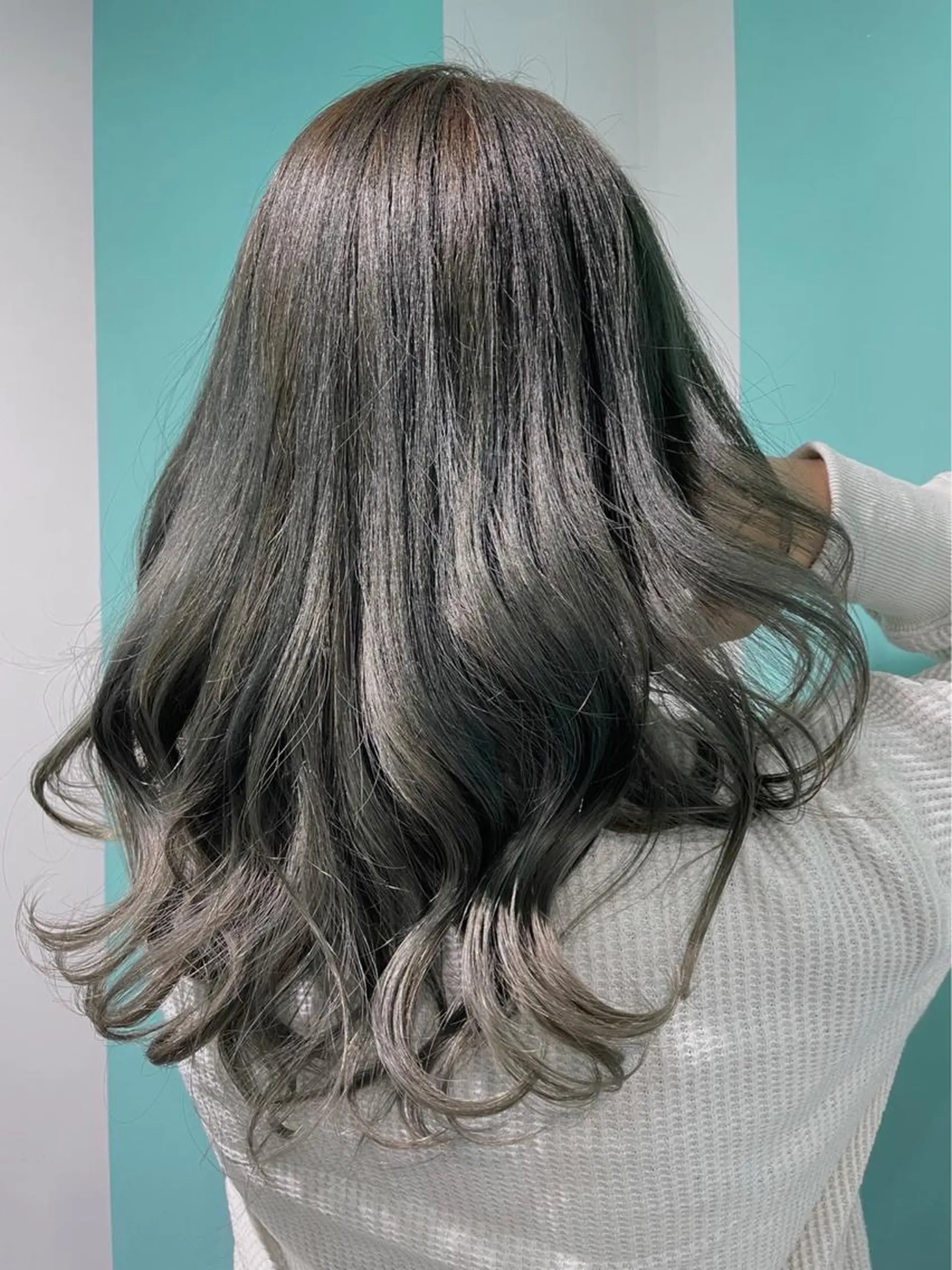 ロング カラー グレージュ カーキグレージュ ヘアカラー 高橋 奈津沙のヘアスタイル