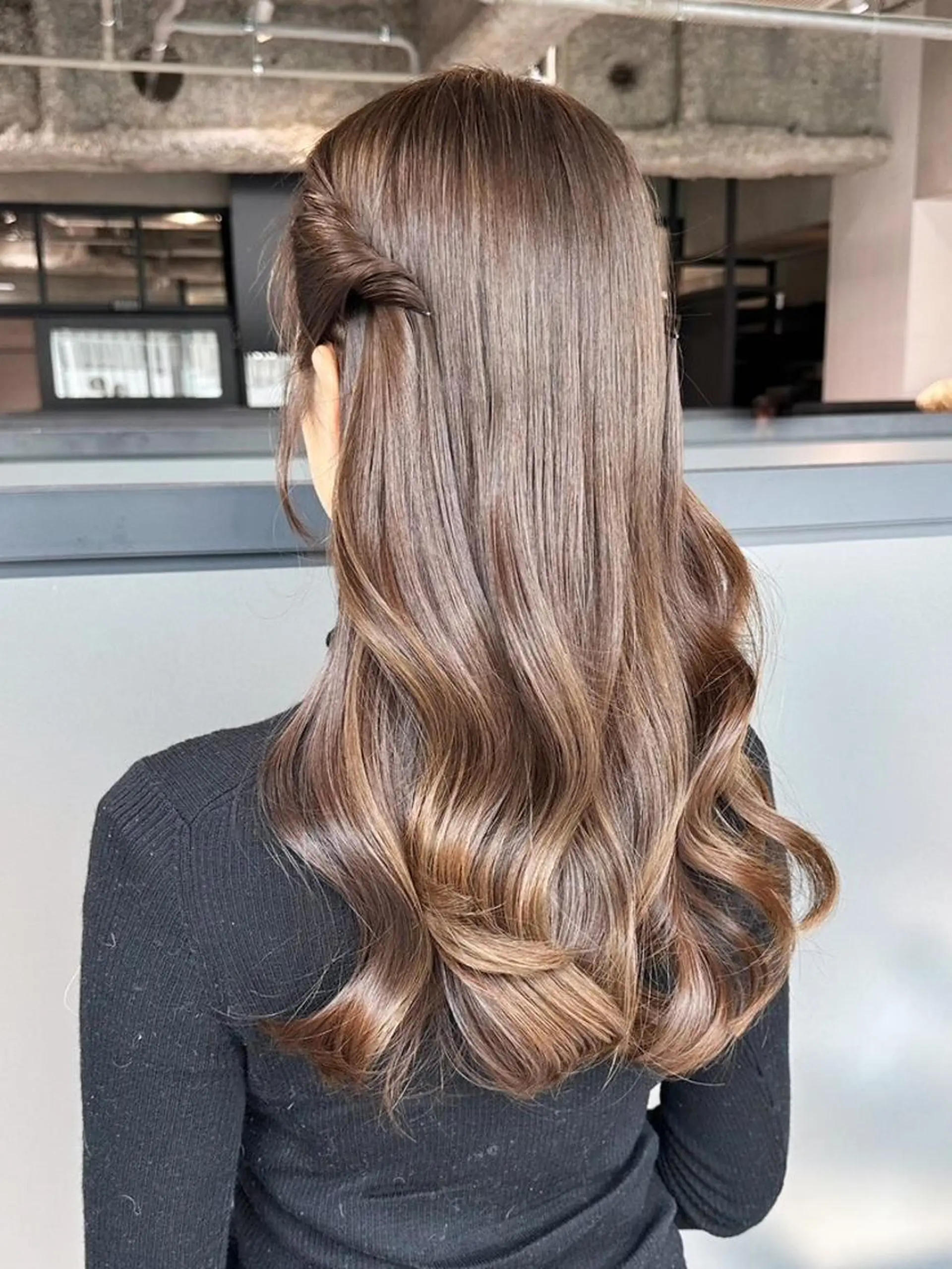 カラー セミロング グレージュ くびれヘア レイヤーカット カット ヘアカラー トリートメント ITbyALBUM 藤沢店のヘアスタイル