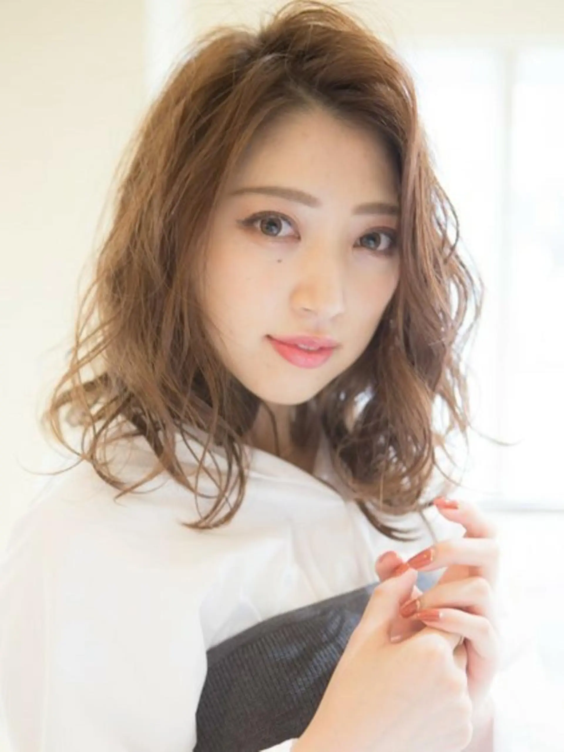 ミディアム カラー パーマ ミディアムパーマ レイヤーカット デジタルパーマ カット パーマ 山田 周のヘアスタイル