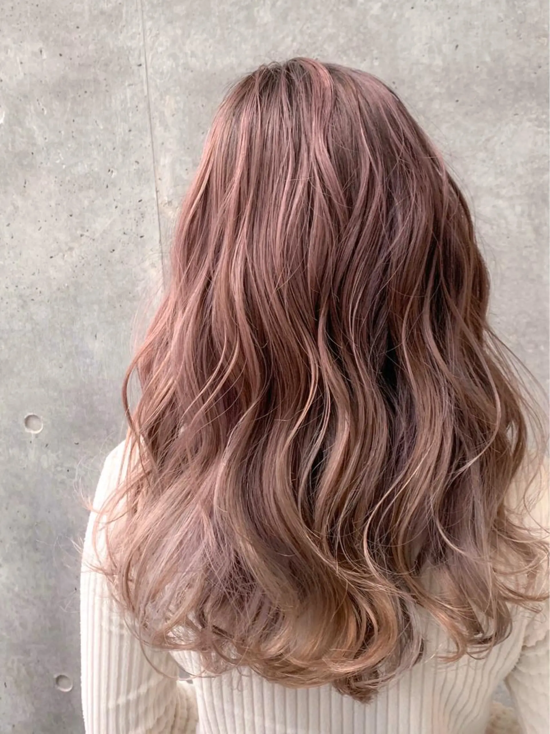 セミロング youres hair 新宿west所属・✨髪質改善特化✨ 店長　安岡朋哉のヘアスタイル