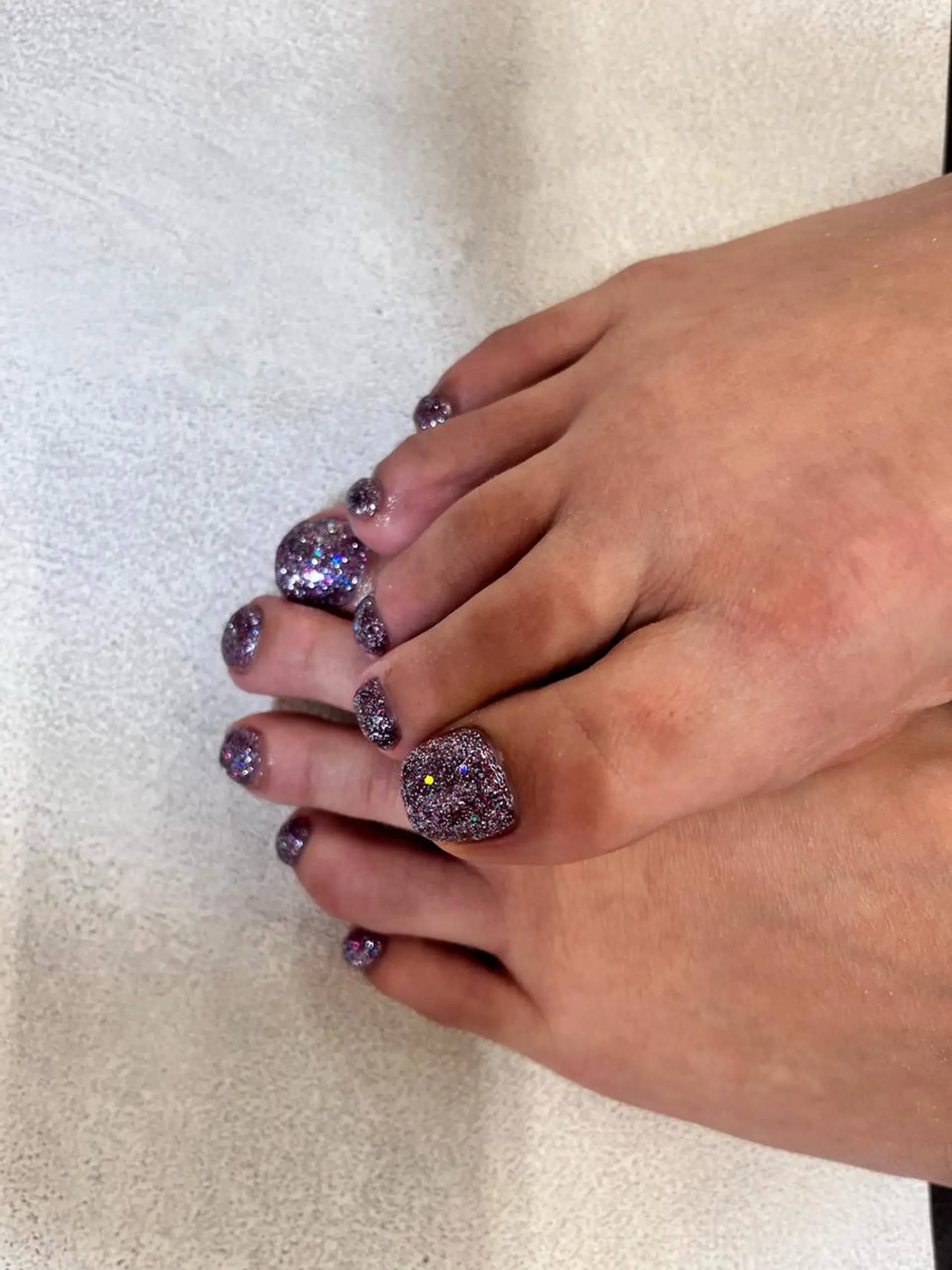 ネイル フットネイル ラメ(グリッター) パープル ネイルサロンエーナイン平岸店所属・齋藤 英理のネイルデザイン
