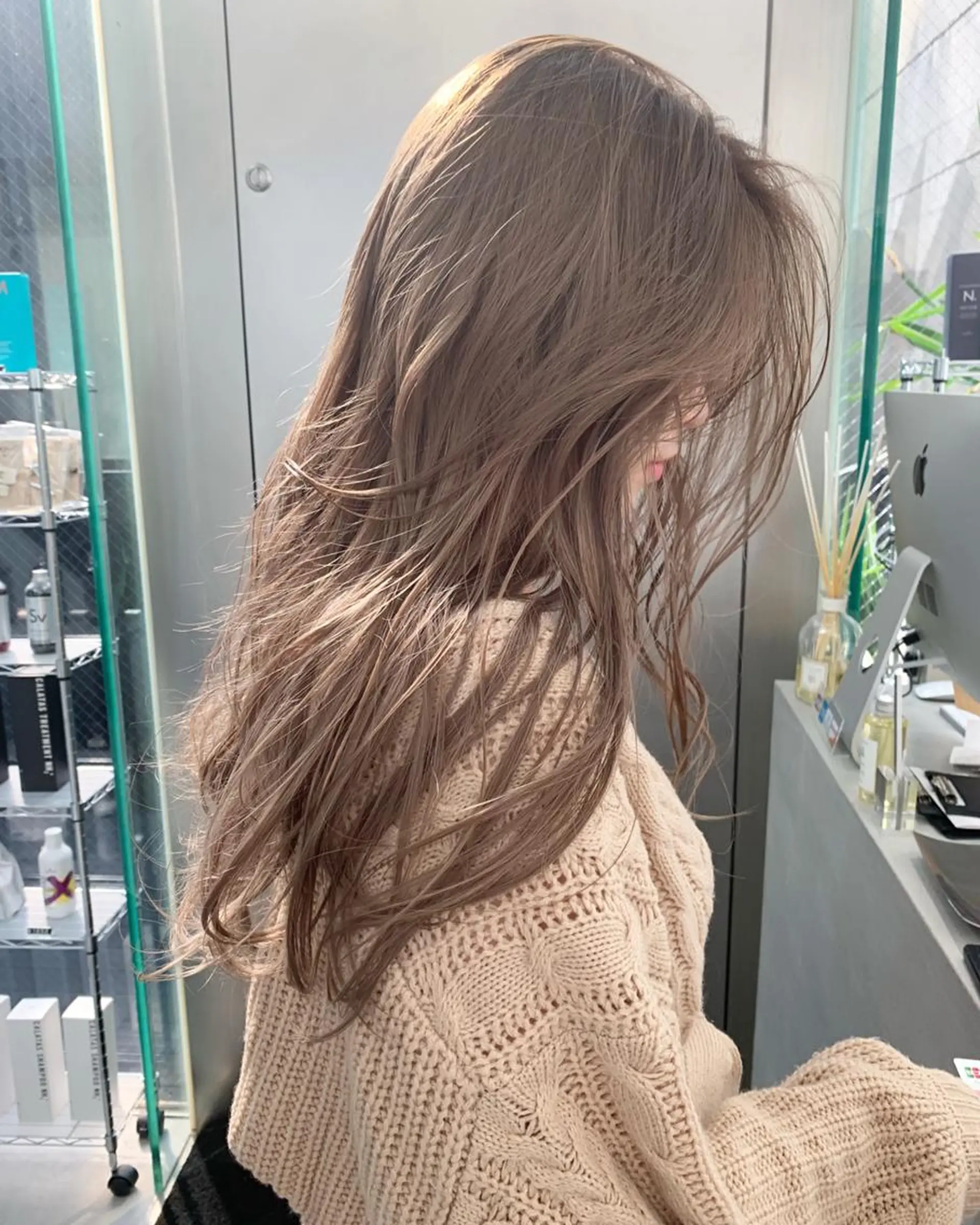 カラー ロング ブリーチ グレージュ カット ヘアカラー トリートメント ayano/天神 ハイトーン/レイヤーのヘアスタイル