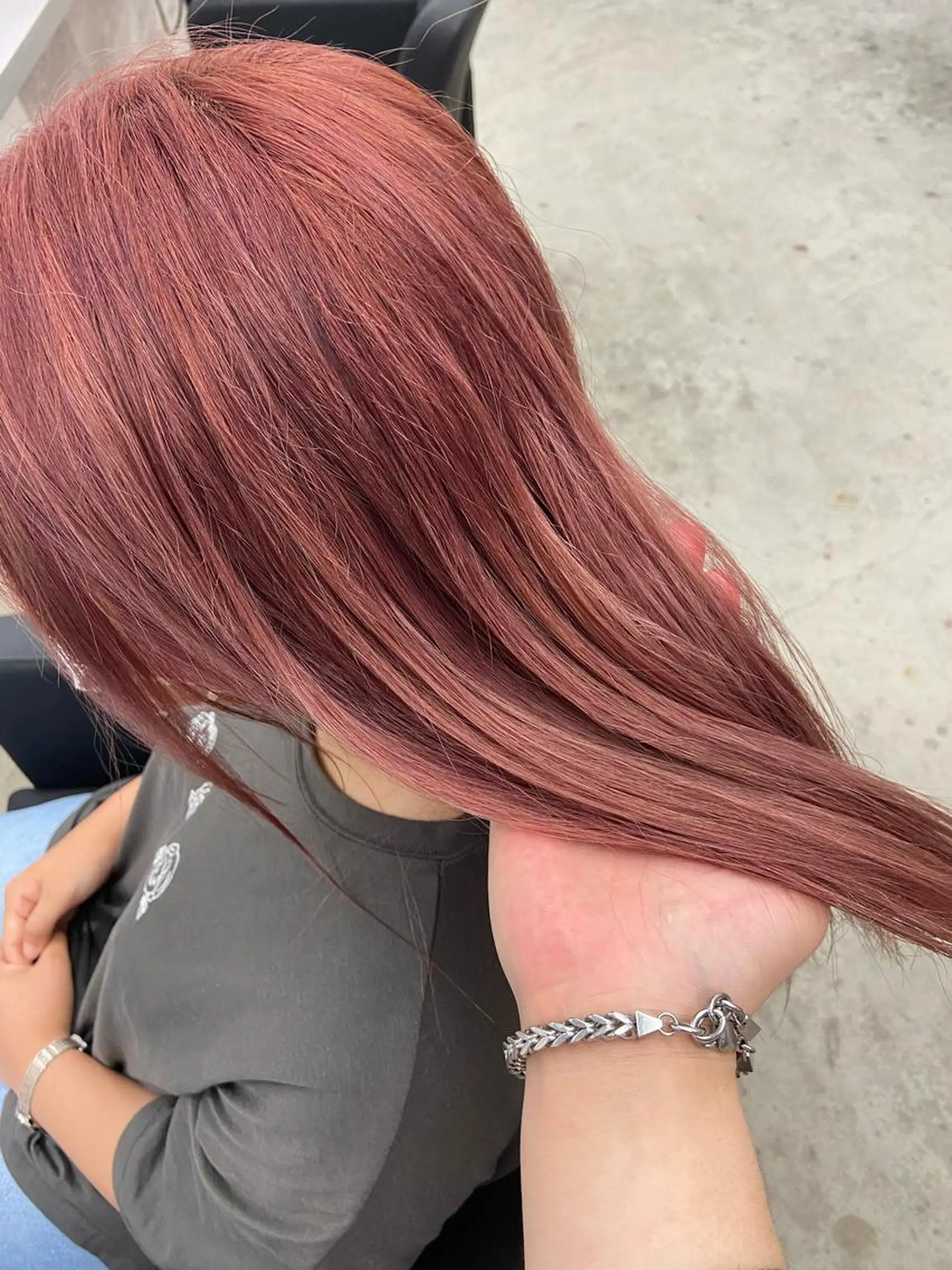 セミロング カラー ピンクカラー カット ヘアカラー EIGHT奥野 心太のヘアスタイル