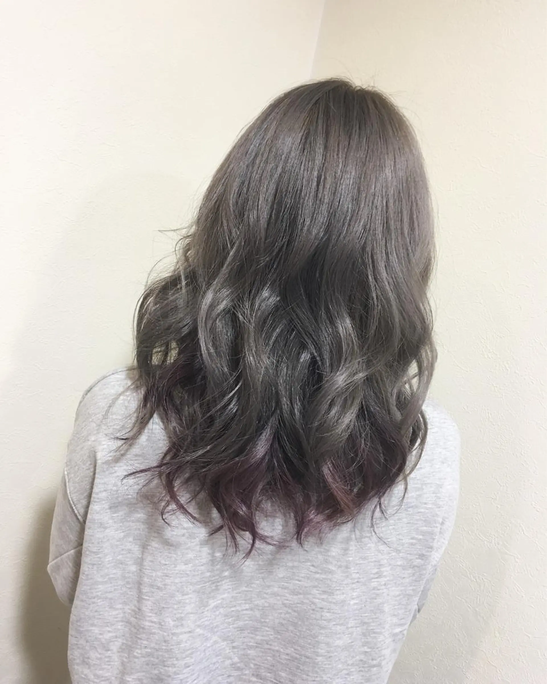 セミロング ヤマグチ ヒカルのヘアスタイル